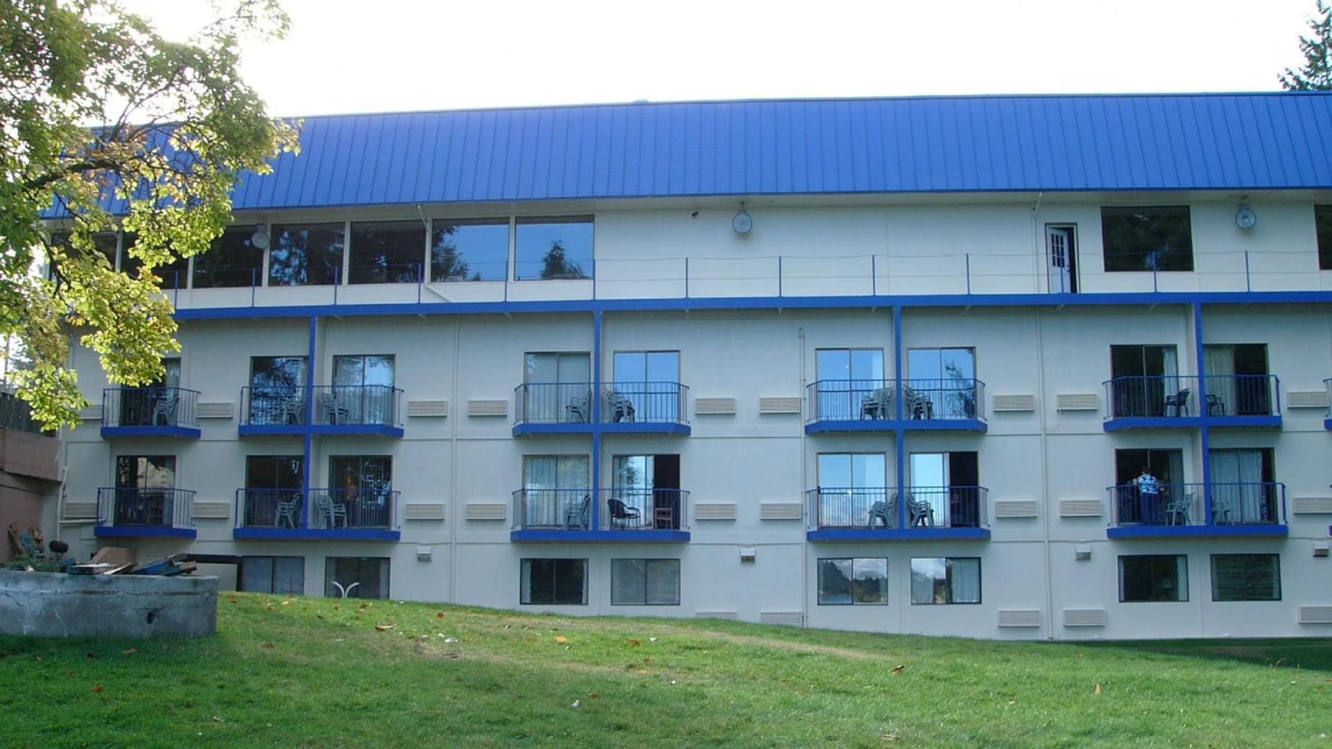 Oyster Bay Inn & Suites featured exterior or lobby in Bremerton, WA — similar hotel