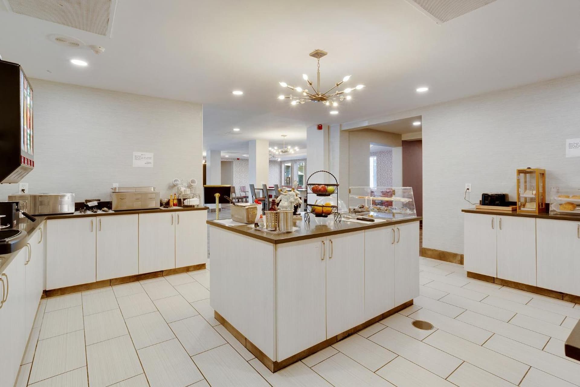 Orangewood Inn & Suites Kansas City Airport gallery photo in Kansas City, KS — image 18