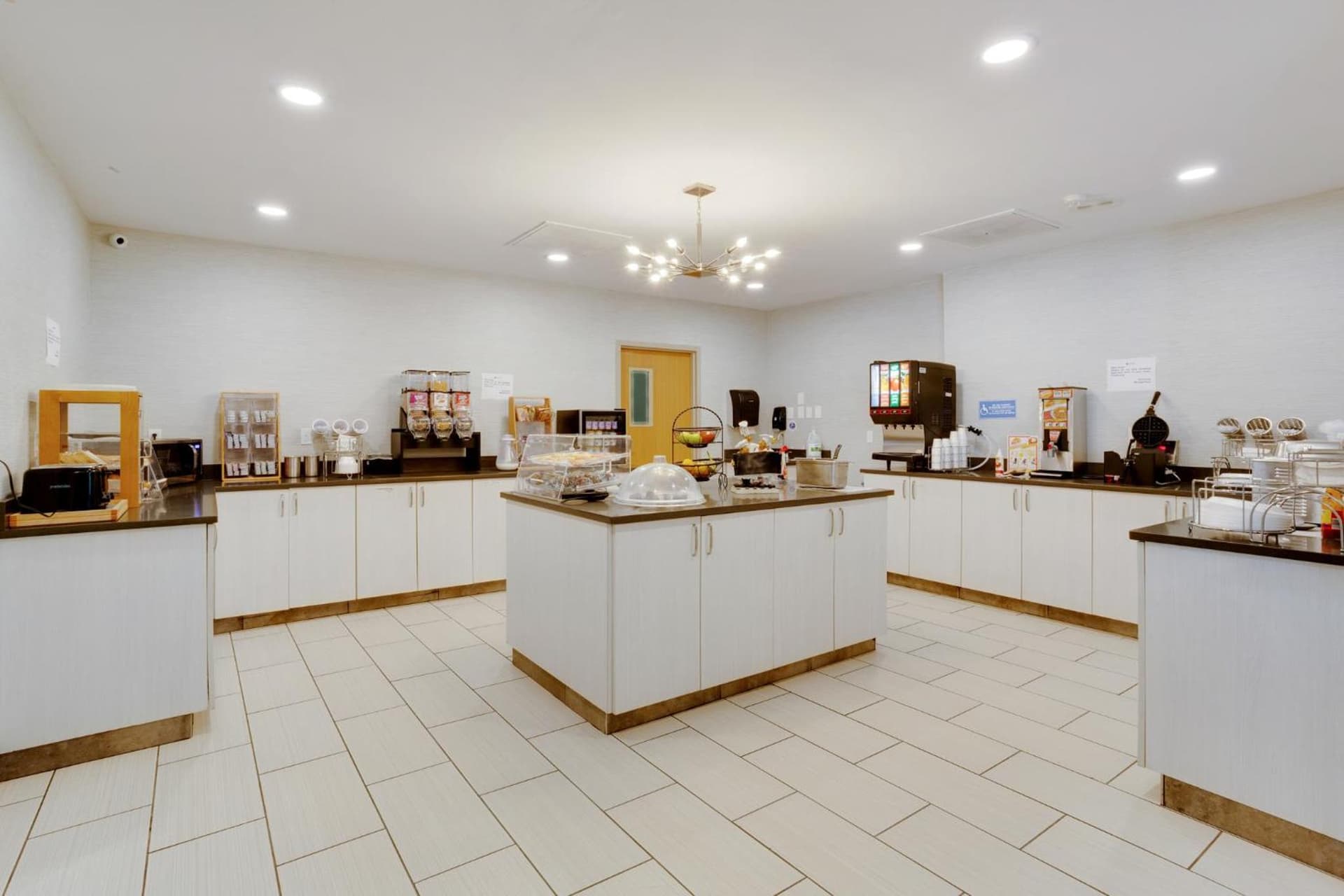 Orangewood Inn & Suites Kansas City Airport gallery photo in Kansas City, KS — image 55