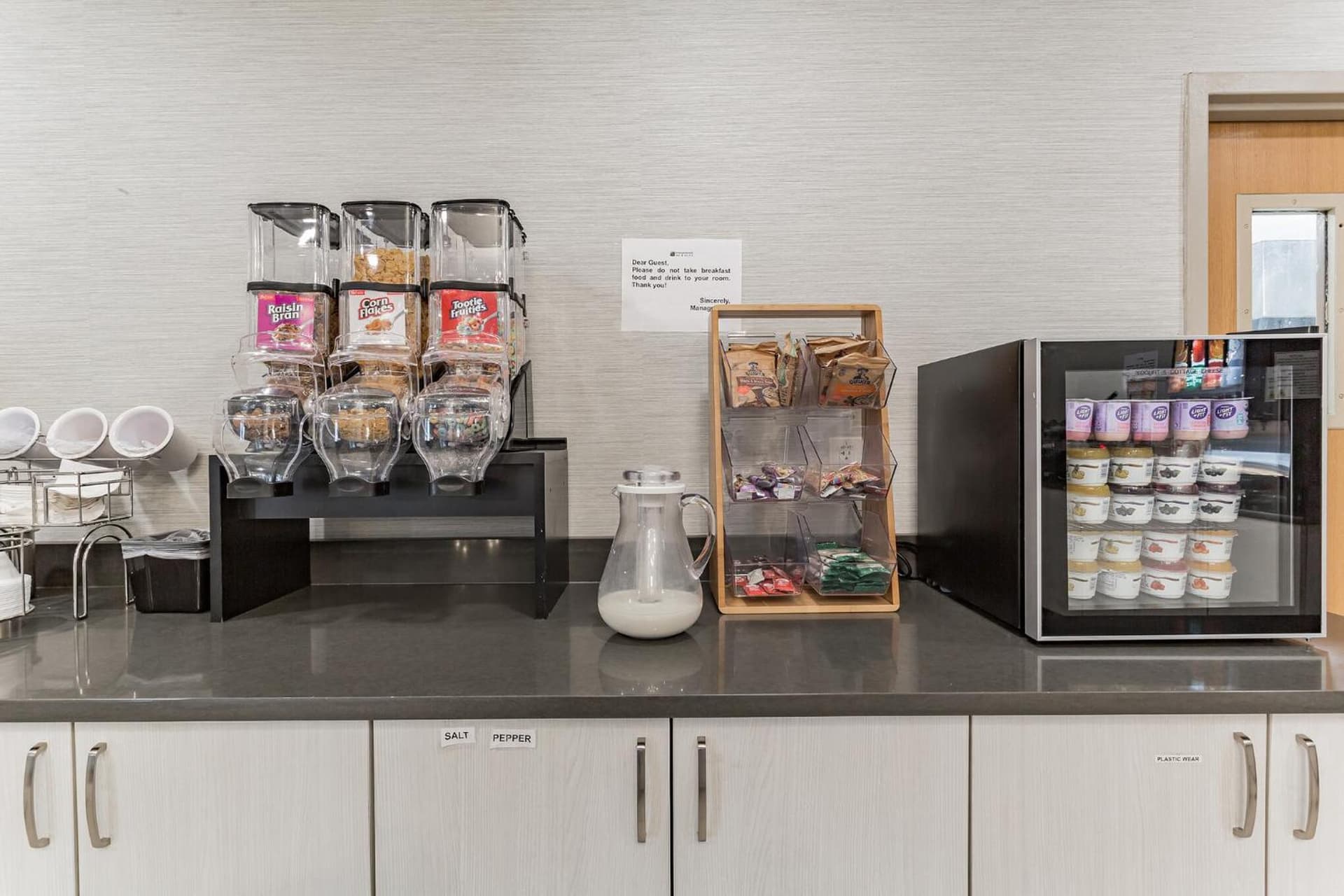 Orangewood Inn & Suites Kansas City Airport gallery photo in Kansas City, KS — image 54