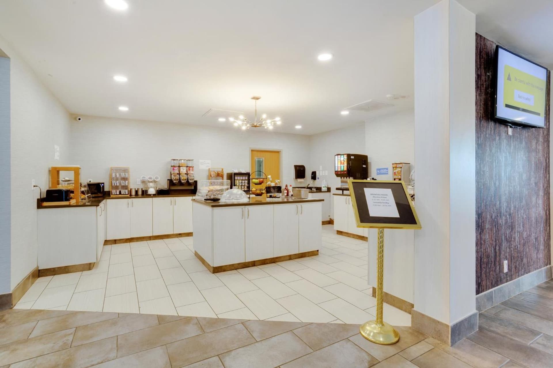 Orangewood Inn & Suites Kansas City Airport gallery photo in Kansas City, KS — image 59