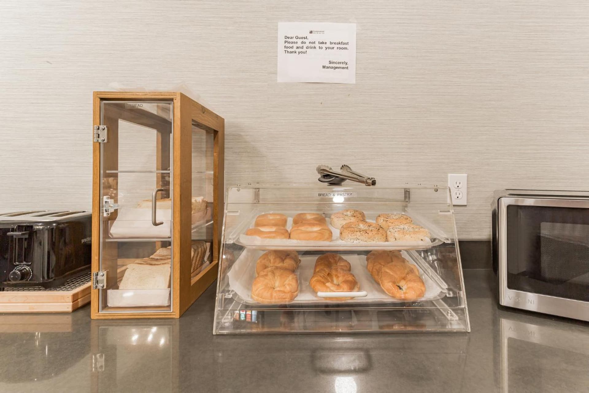 Orangewood Inn & Suites Kansas City Airport gallery photo in Kansas City, KS — image 34