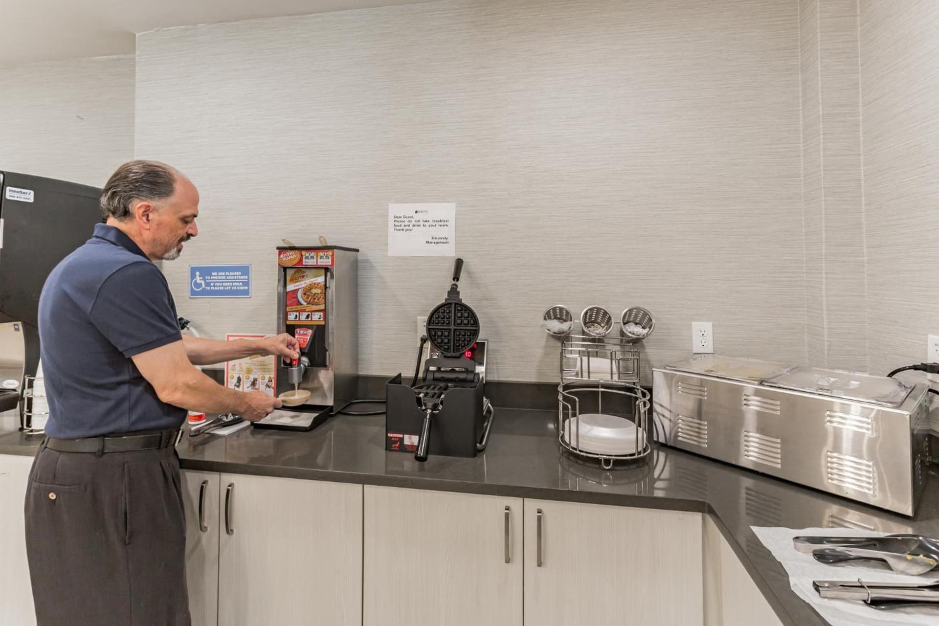 Orangewood Inn & Suites Kansas City Airport gallery photo in Kansas City, KS — image 49