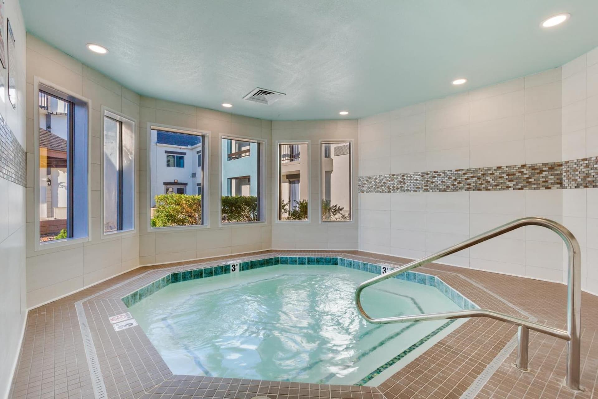 Orangewood Inn & Suites Kansas City Airport gallery photo in Kansas City, KS — image 26