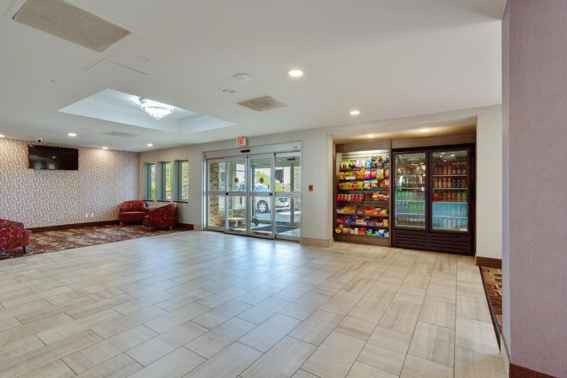 Orangewood Inn & Suites Kansas City Airport property views in Kansas City, KS — gallery photo 3