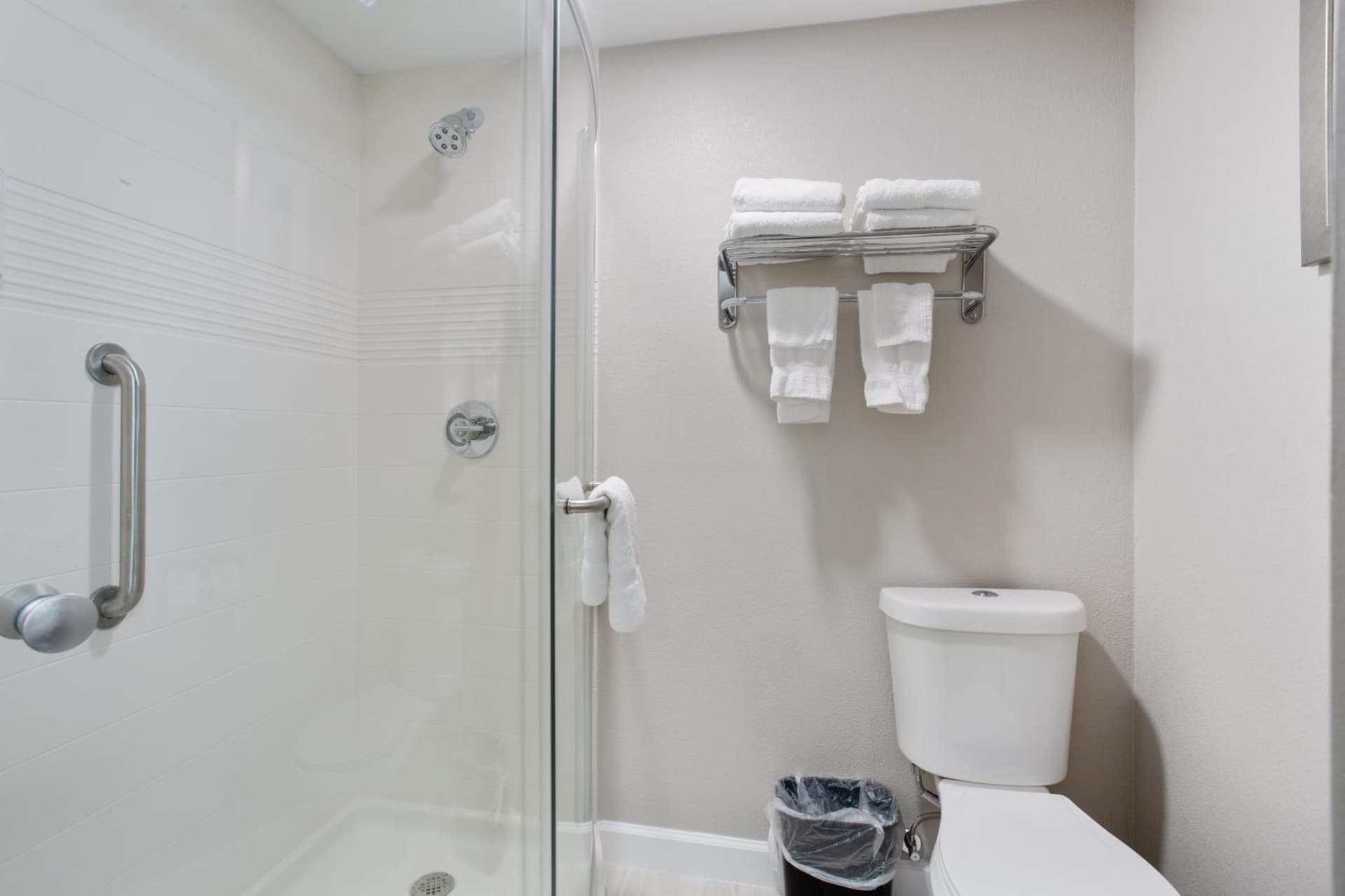 Orangewood Inn & Suites Kansas City Airport gallery photo in Kansas City, KS — image 4
