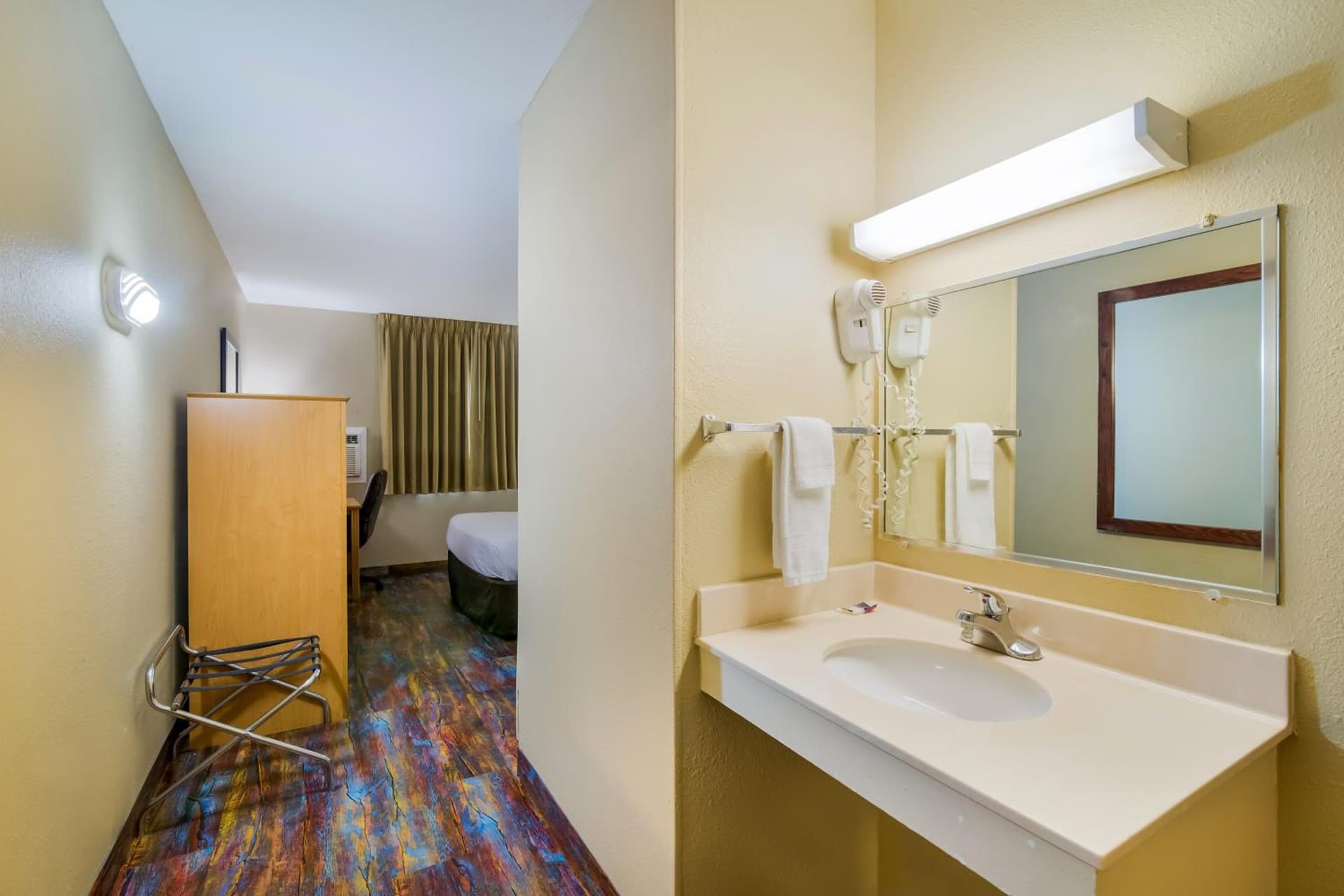 Americas Best Value Inn Fargo gallery photo in Fargo, ND — image 28