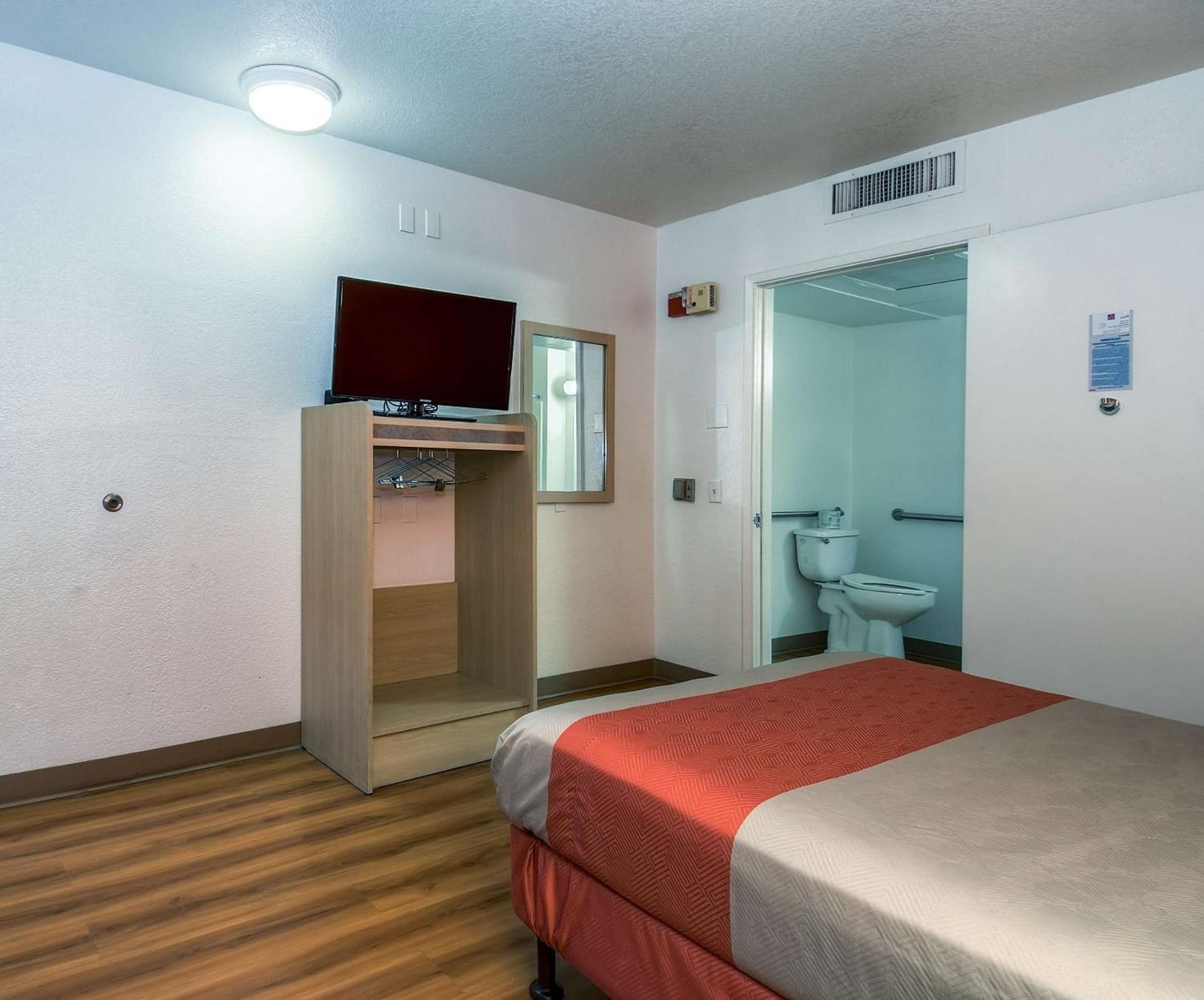 Motel 6-Corona, CA gallery photo in Corona, CA — image 16