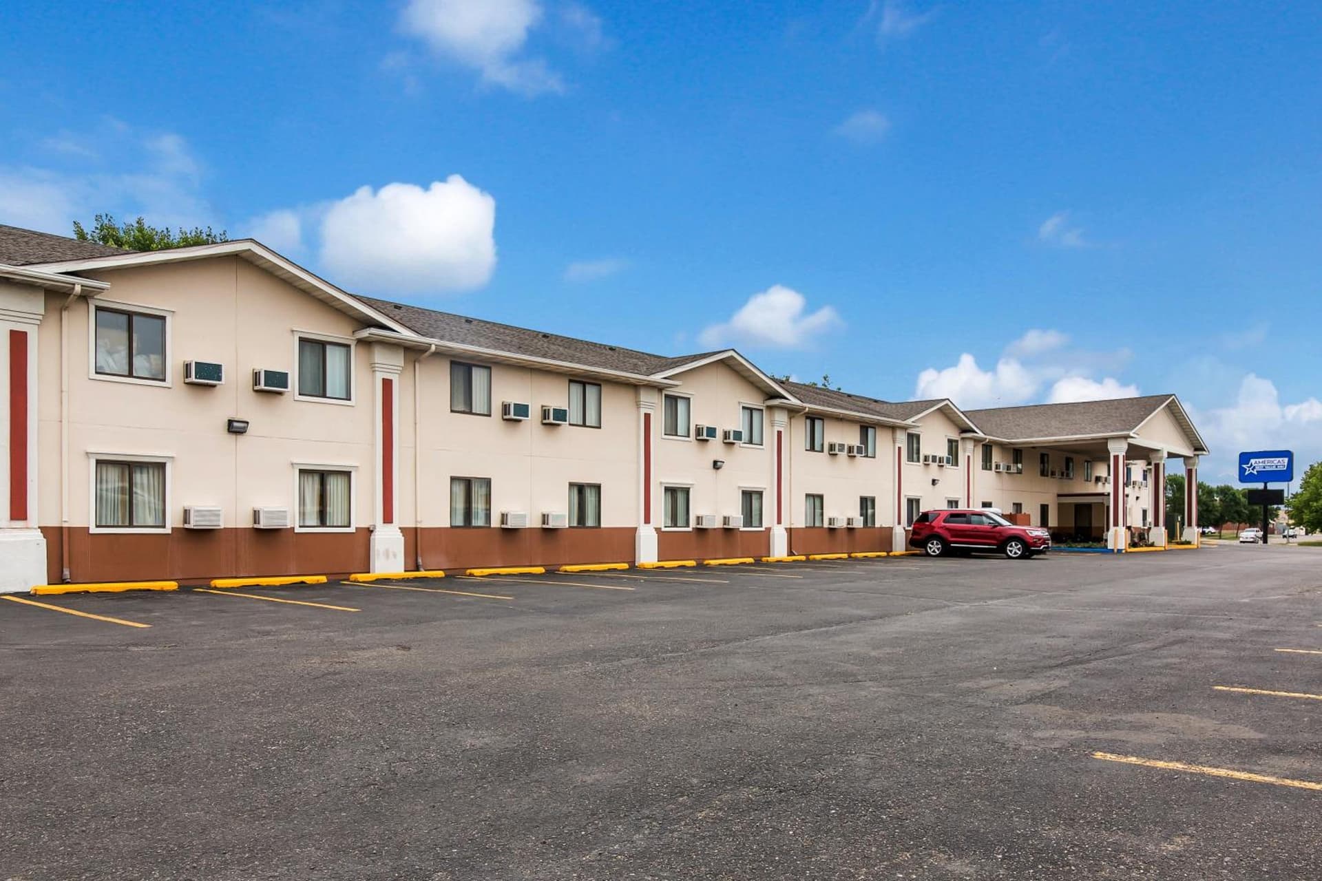 Americas Best Value Inn Fargo interior in Fargo, ND — gallery photo 2