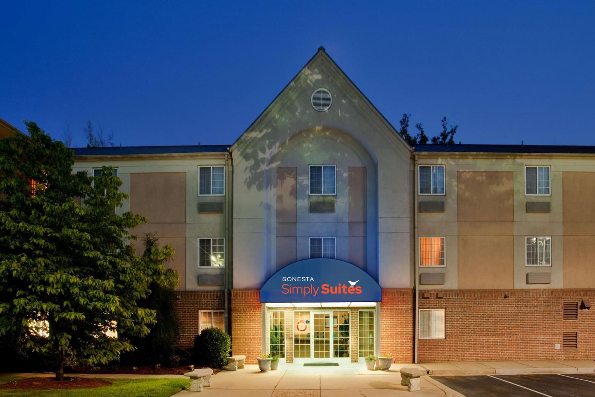 Sonesta Simply Suites Hampton interior in Hampton, VA — gallery photo 2