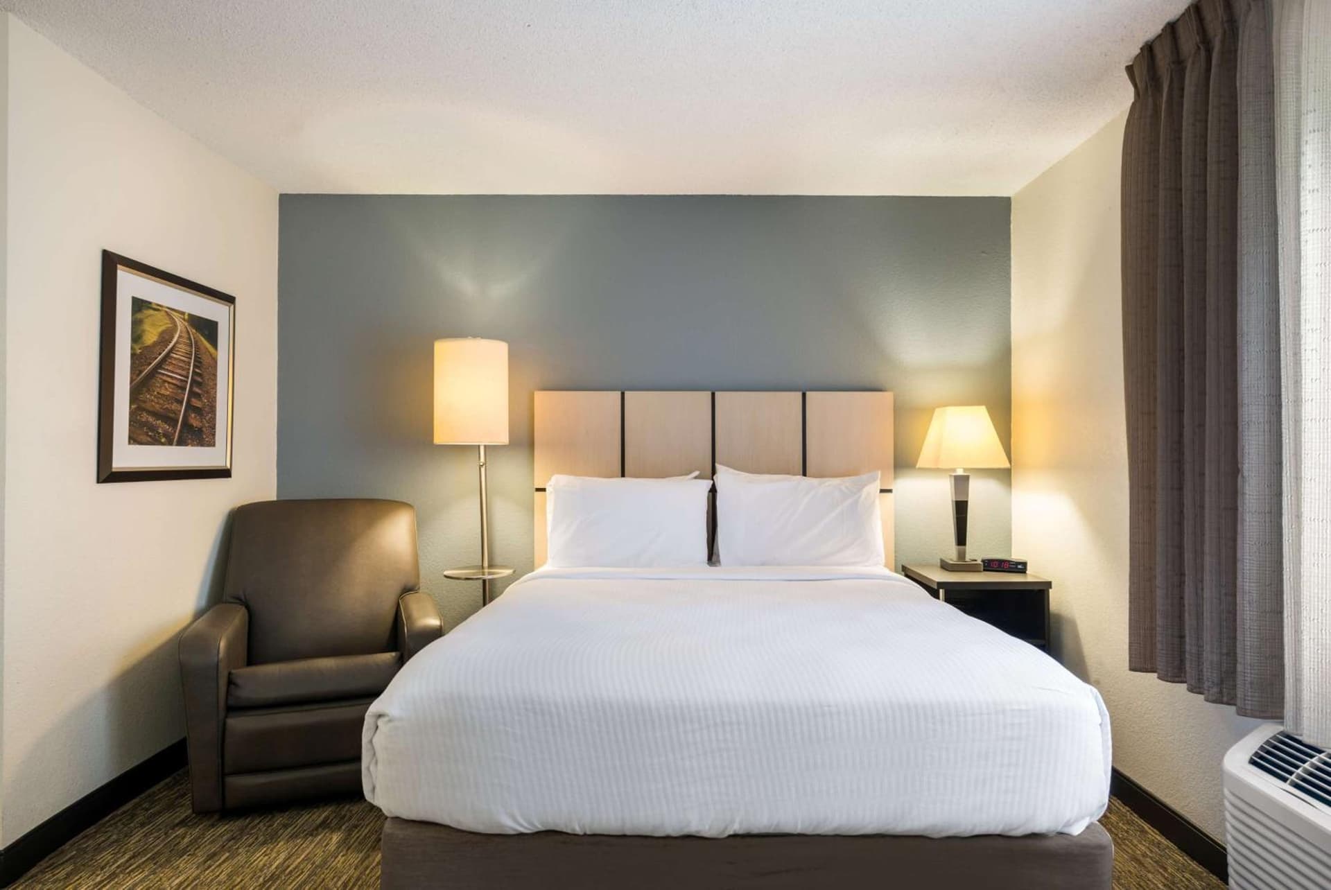 Sonesta Simply Suites Hampton gallery photo in Hampton, VA — image 16