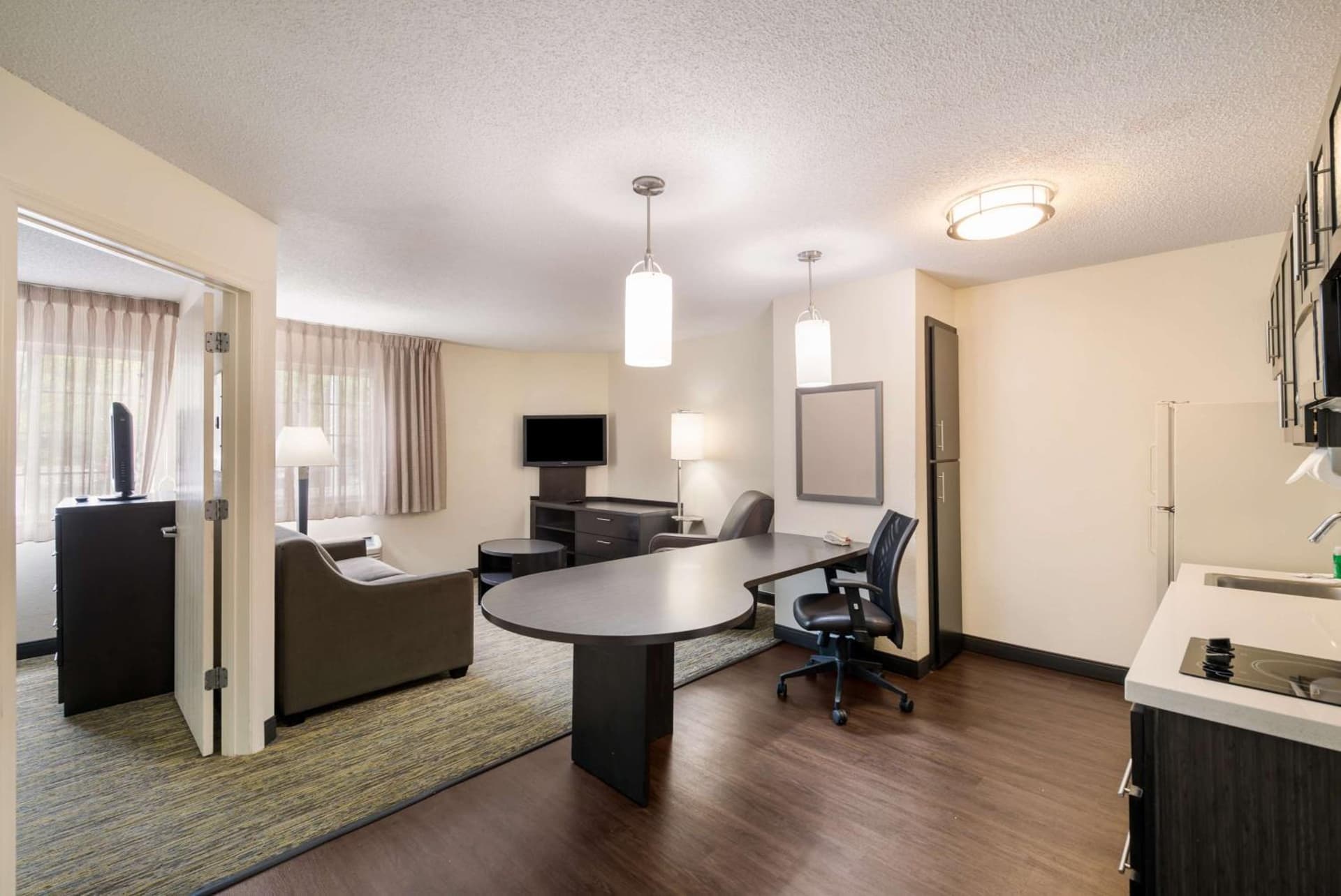 Sonesta Simply Suites Hampton gallery photo in Hampton, VA — image 4