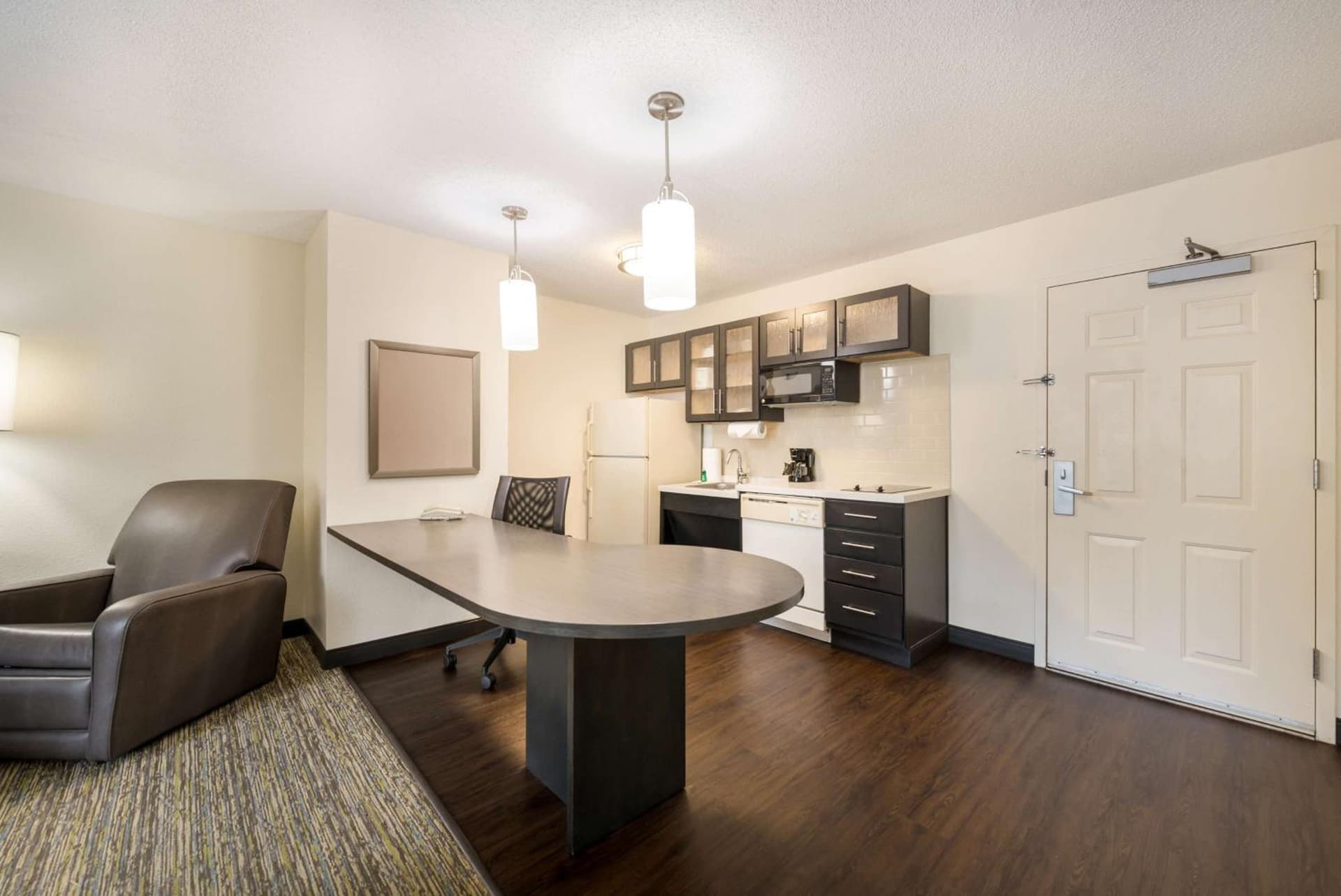 Sonesta Simply Suites Hampton interior in Hampton, VA — gallery photo 2