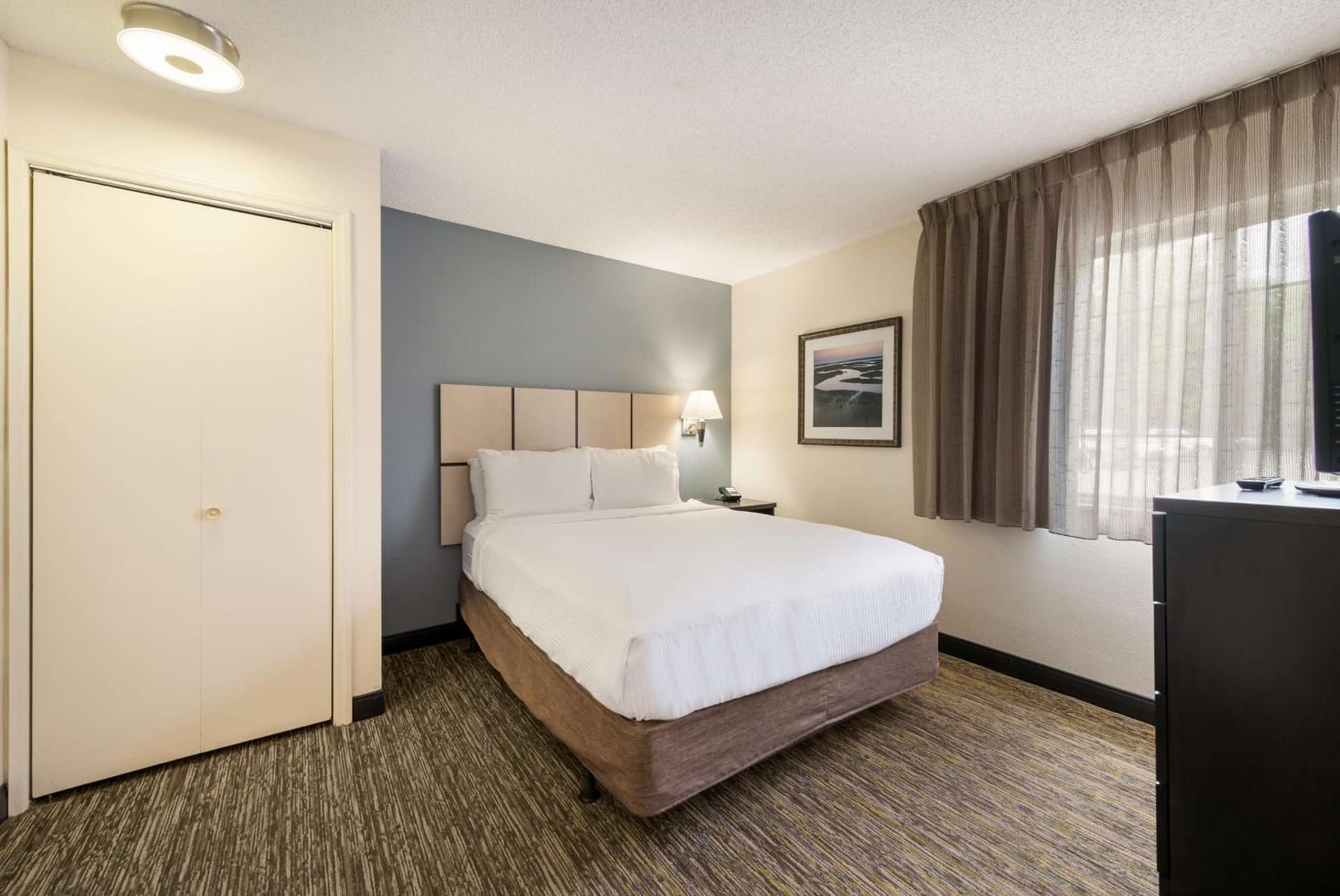 Sonesta Simply Suites Hampton gallery photo in Hampton, VA — image 26