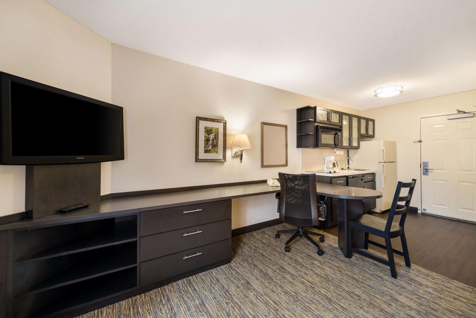 Sonesta Simply Suites Hampton gallery photo in Hampton, VA — image 5