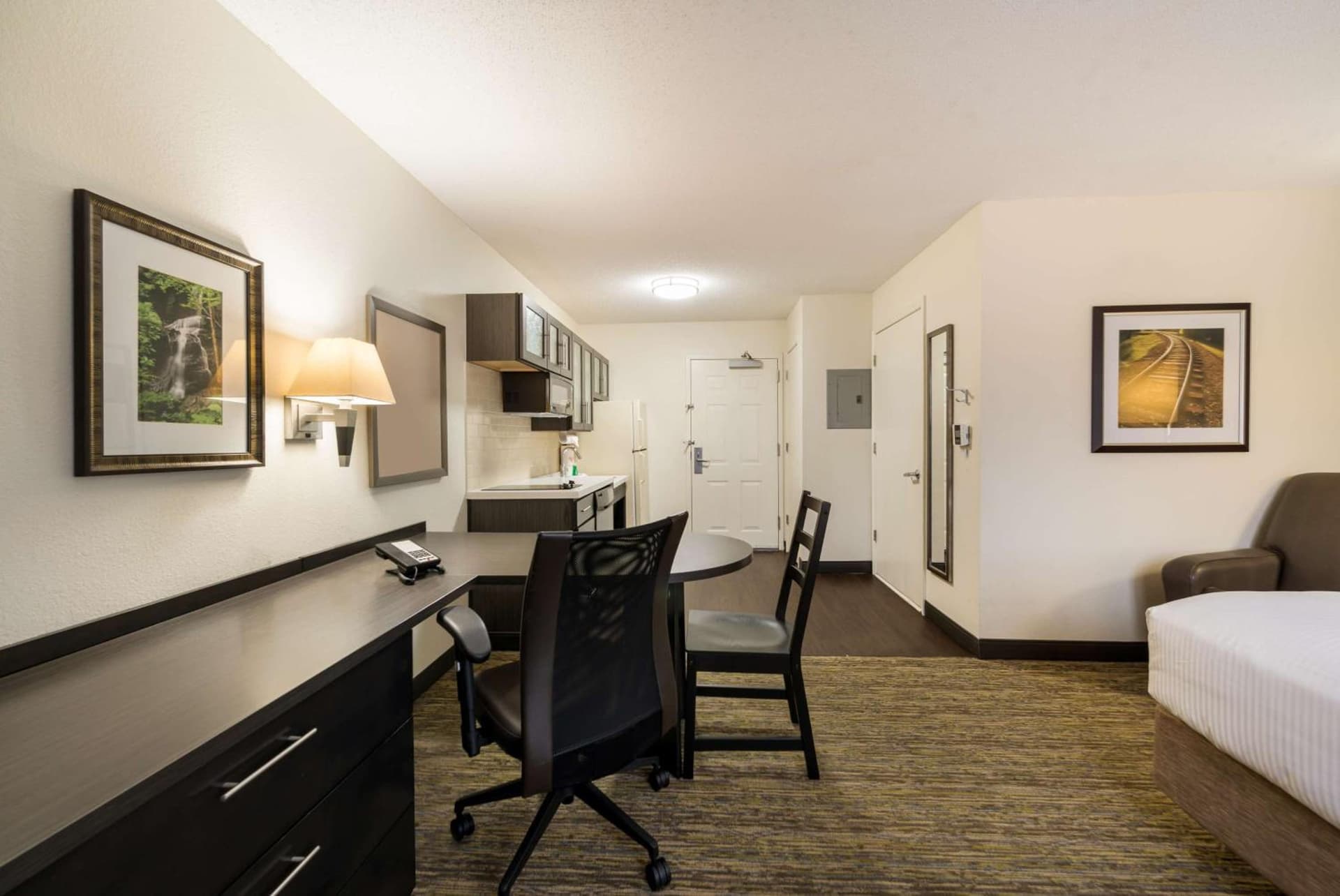 Sonesta Simply Suites Hampton gallery photo in Hampton, VA — image 35