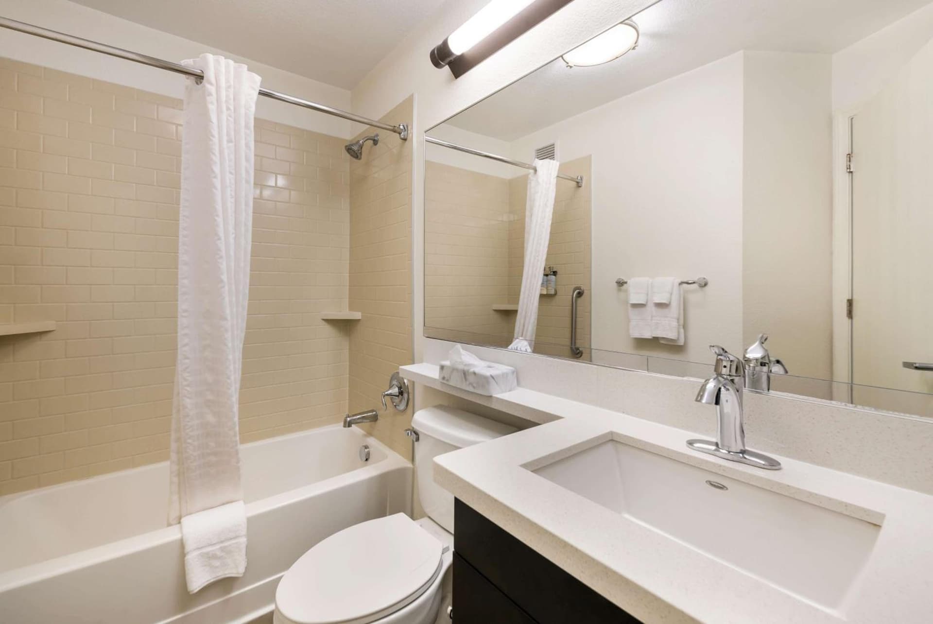 Sonesta Simply Suites Hampton gallery photo in Hampton, VA — image 28