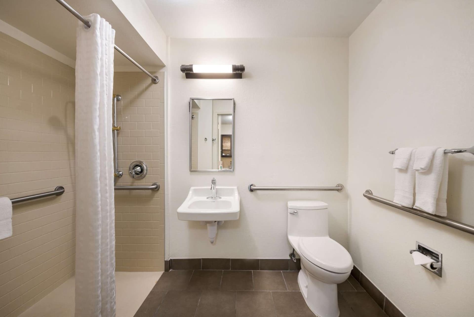 Sonesta Simply Suites Hampton gallery photo in Hampton, VA — image 31