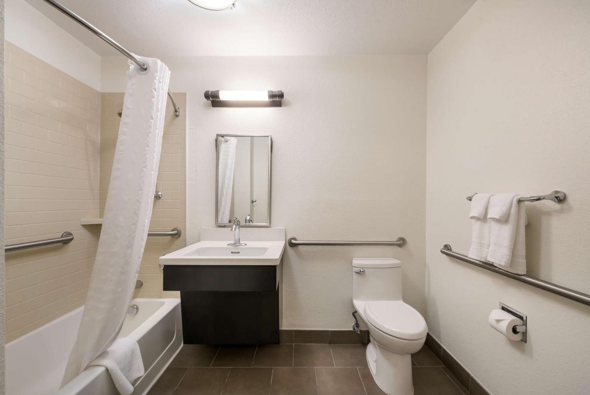 Sonesta Simply Suites Hampton gallery photo in Hampton, VA — image 8