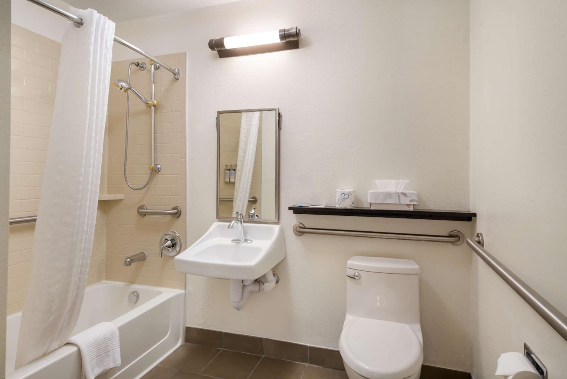 Sonesta Simply Suites Hampton gallery photo in Hampton, VA — image 30