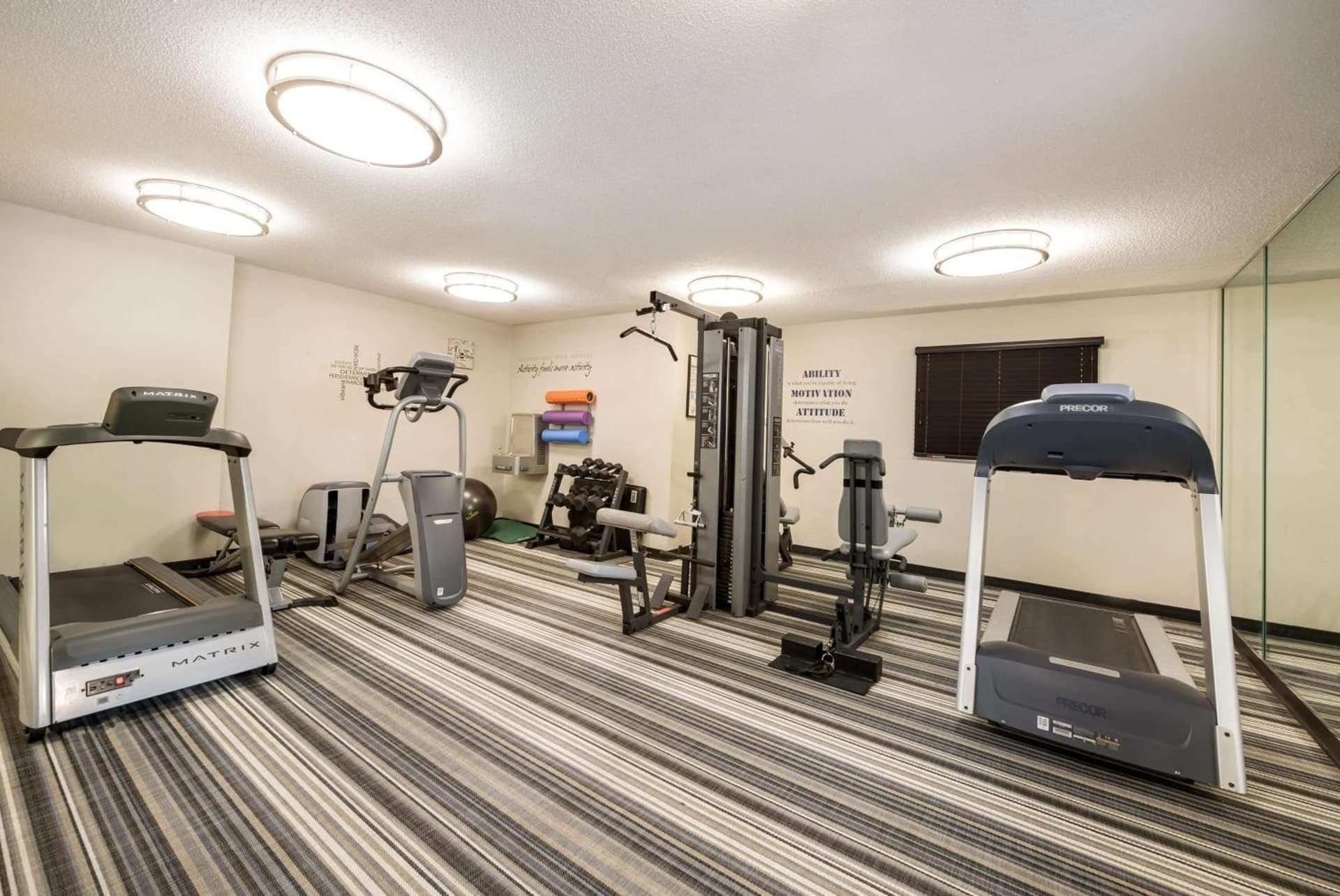 Sonesta Simply Suites Hampton gallery photo in Hampton, VA — image 19