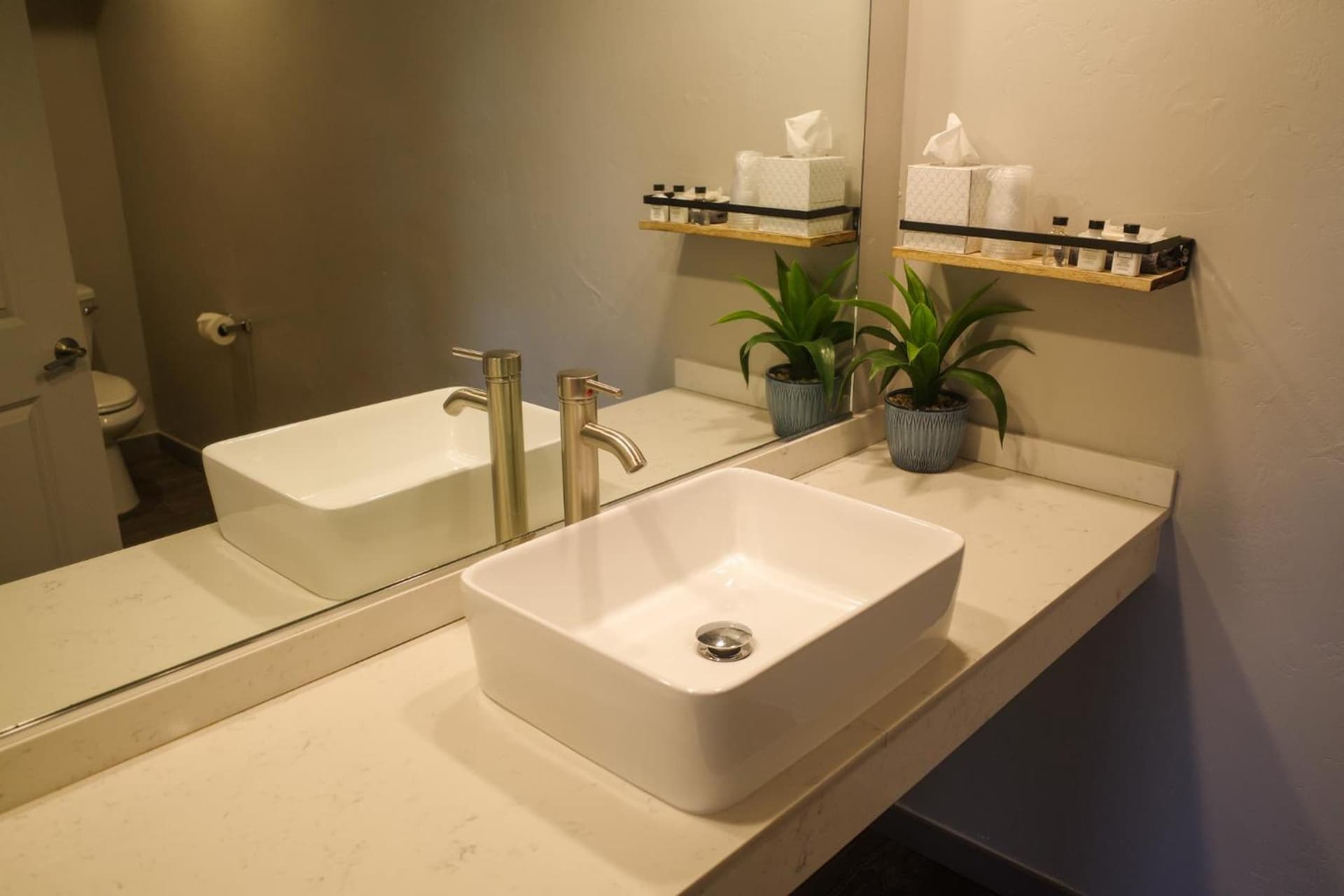 Americana Modern Hotel gallery photo in Redding, CA — image 30