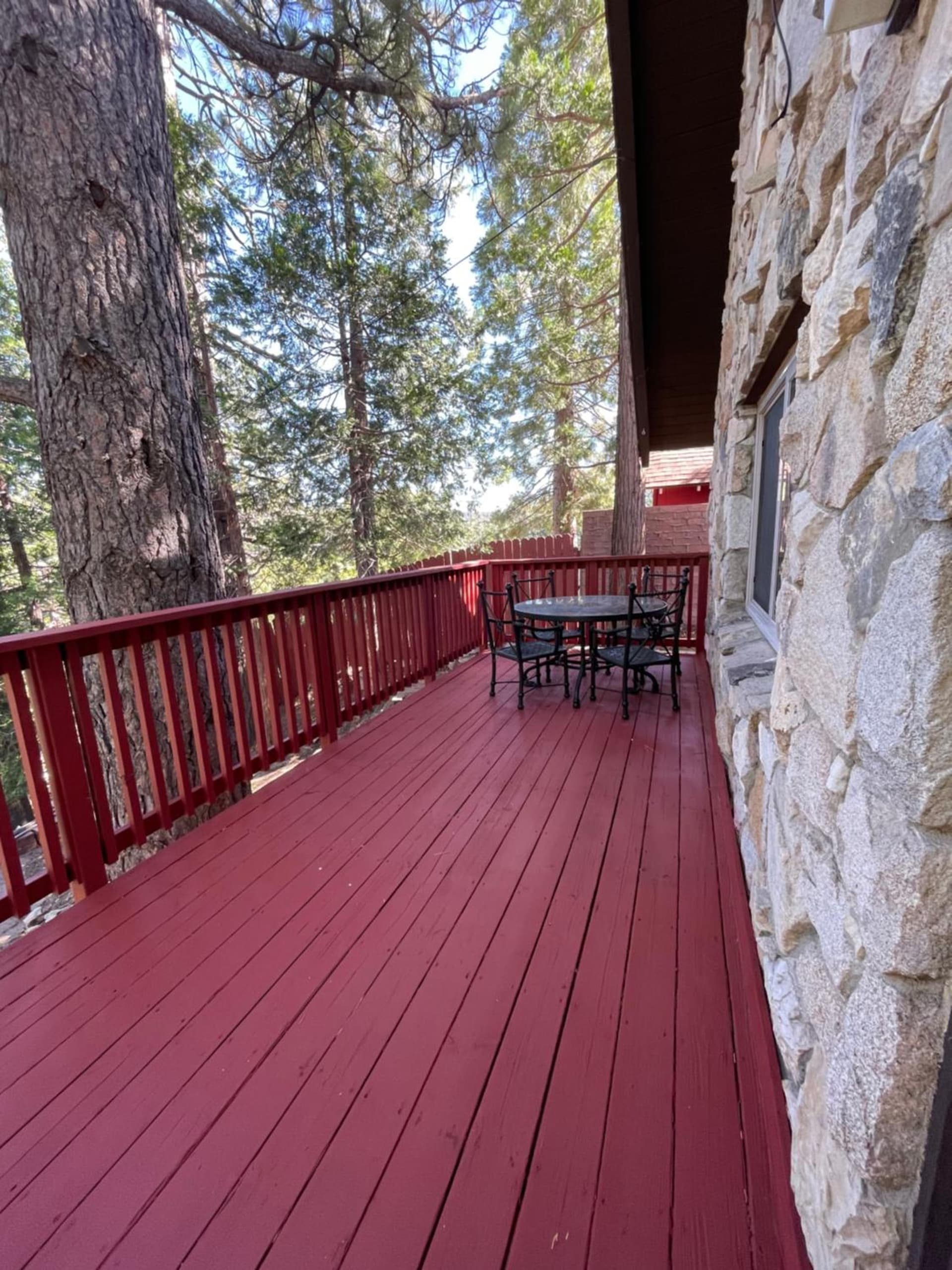 Sherwood Arms Motel property views in Running Springs, CA — gallery photo 3