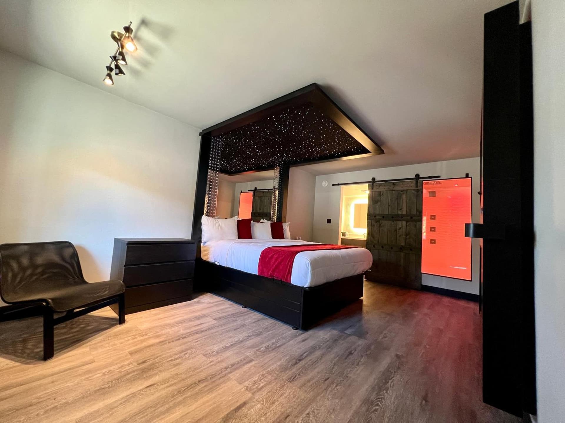 Imperial Suites, Adults Only gallery photo in Jackson, MS — image 37