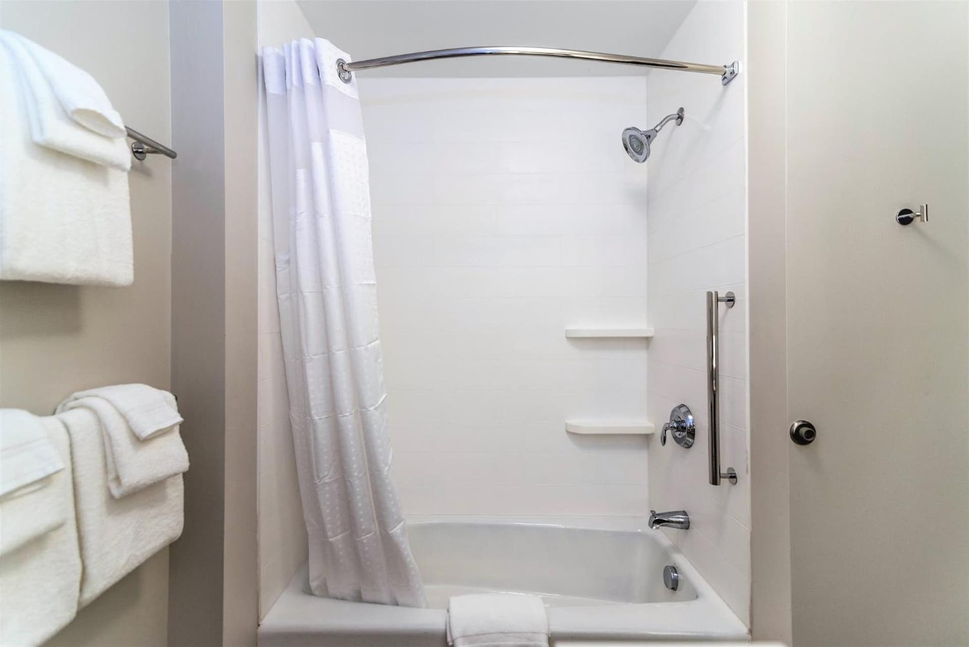 Holiday Inn Express & Suites Allen Park by IHG gallery photo in Allen Park, MI — image 40