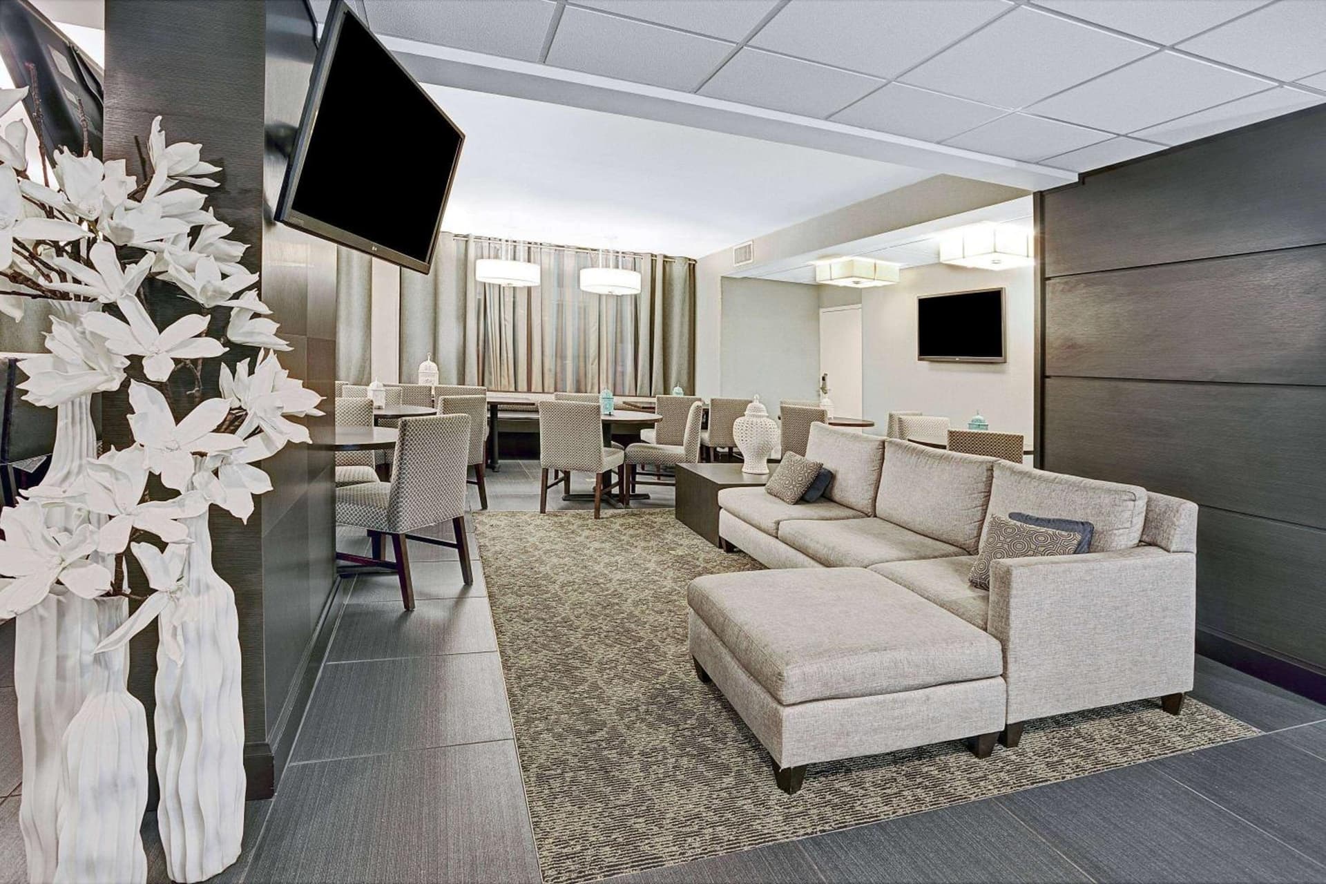 Spark by Hilton Richardson Dallas property views in Richardson, TX — gallery photo 3