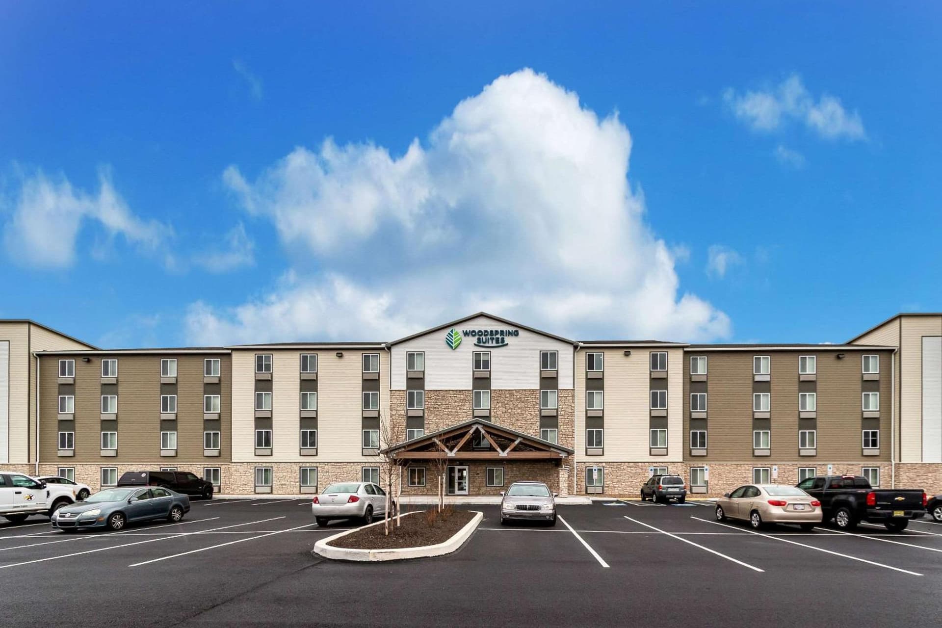 WoodSpring Suites Harrisburg Linglestown interior in Harrisburg, PA — gallery photo 2