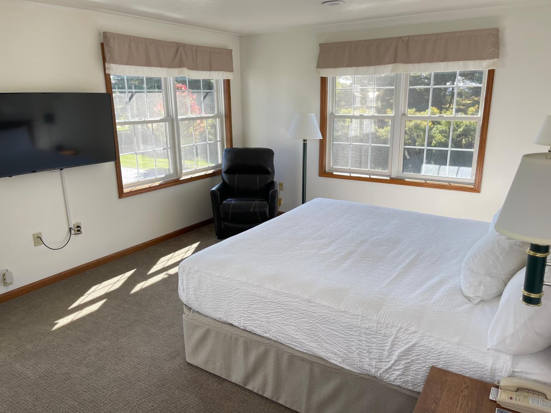 Farmstead Inn and Conference Center interior in Shipshewana, IN — gallery photo 2