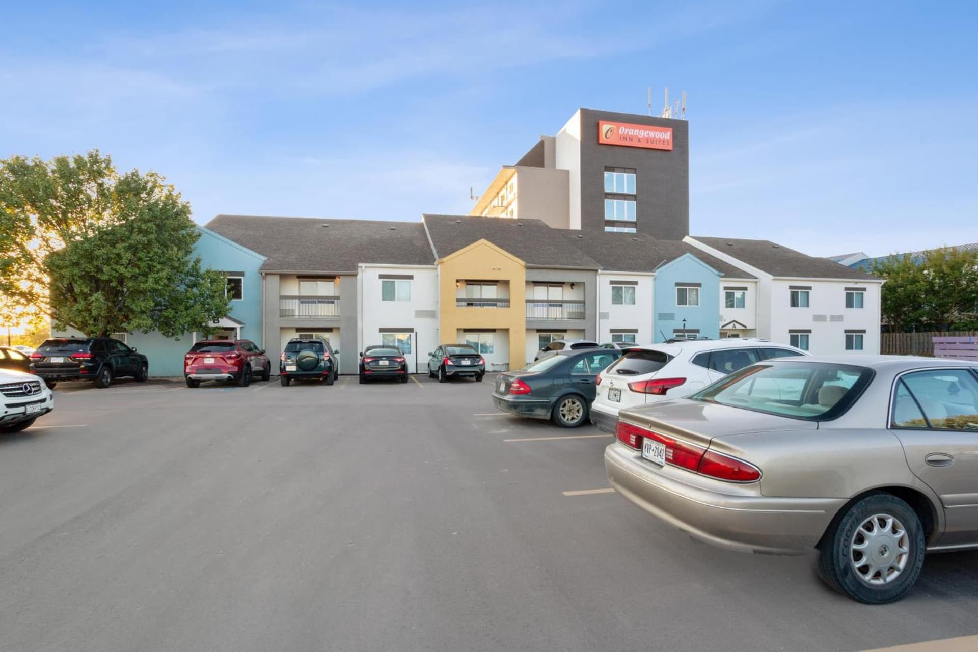 Orangewood Inn & Suites Kansas City Airport gallery photo in Kansas City, KS — image 16