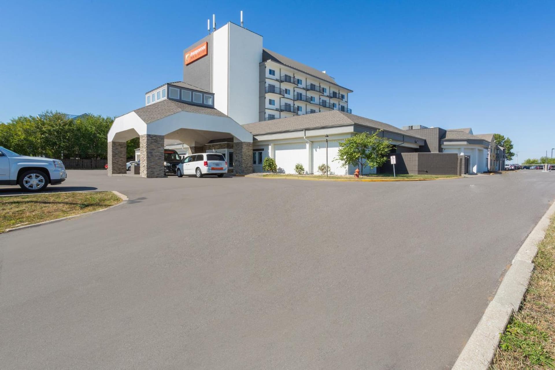 Orangewood Inn & Suites Kansas City Airport gallery photo in Kansas City, KS — image 31