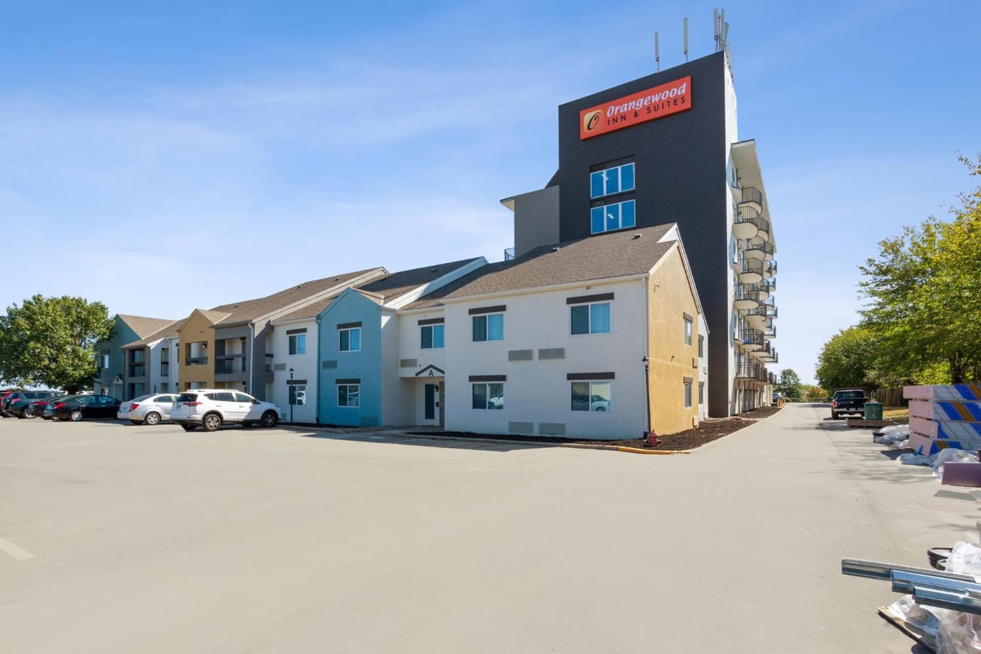Orangewood Inn & Suites Kansas City Airport gallery photo in Kansas City, KS — image 52