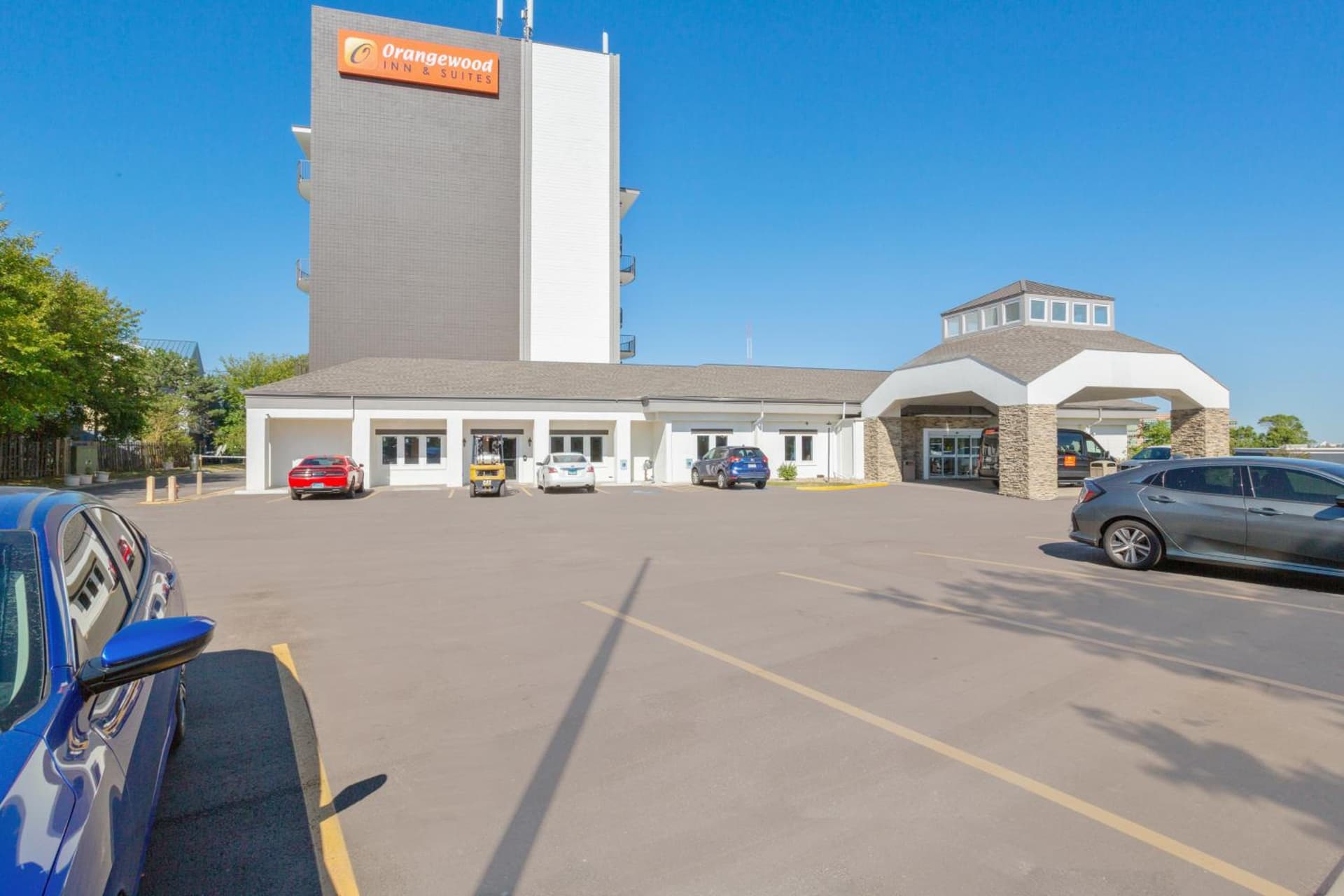 Orangewood Inn & Suites Kansas City Airport gallery photo in Kansas City, KS — image 7