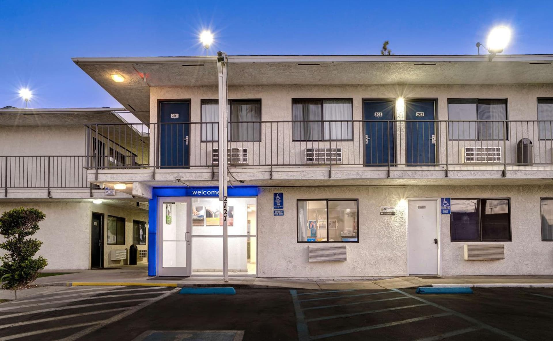 Motel 6-Bakersfield, CA - South featured exterior or lobby in Bakersfield, CA — similar hotel