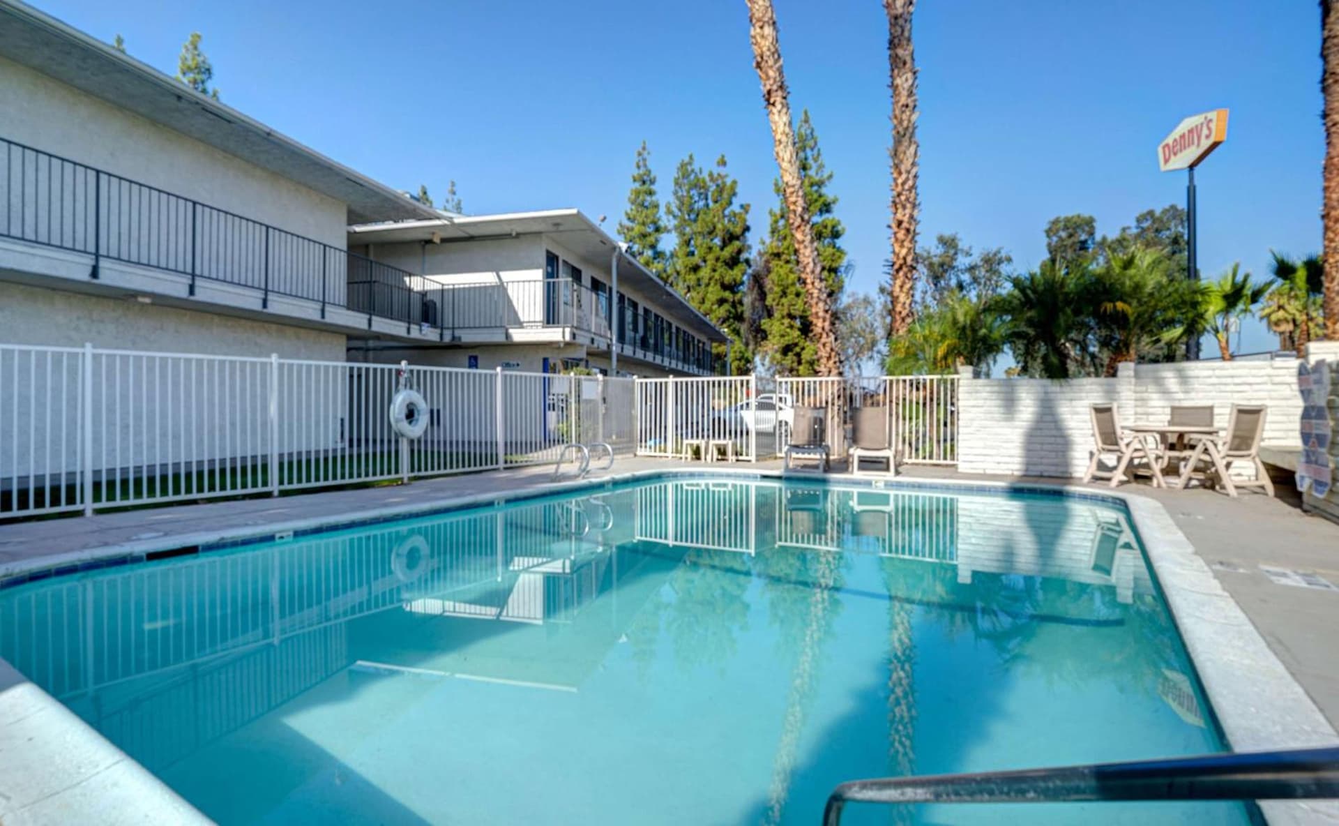 Motel 6-Bakersfield, CA - South gallery photo in Bakersfield, CA — image 41