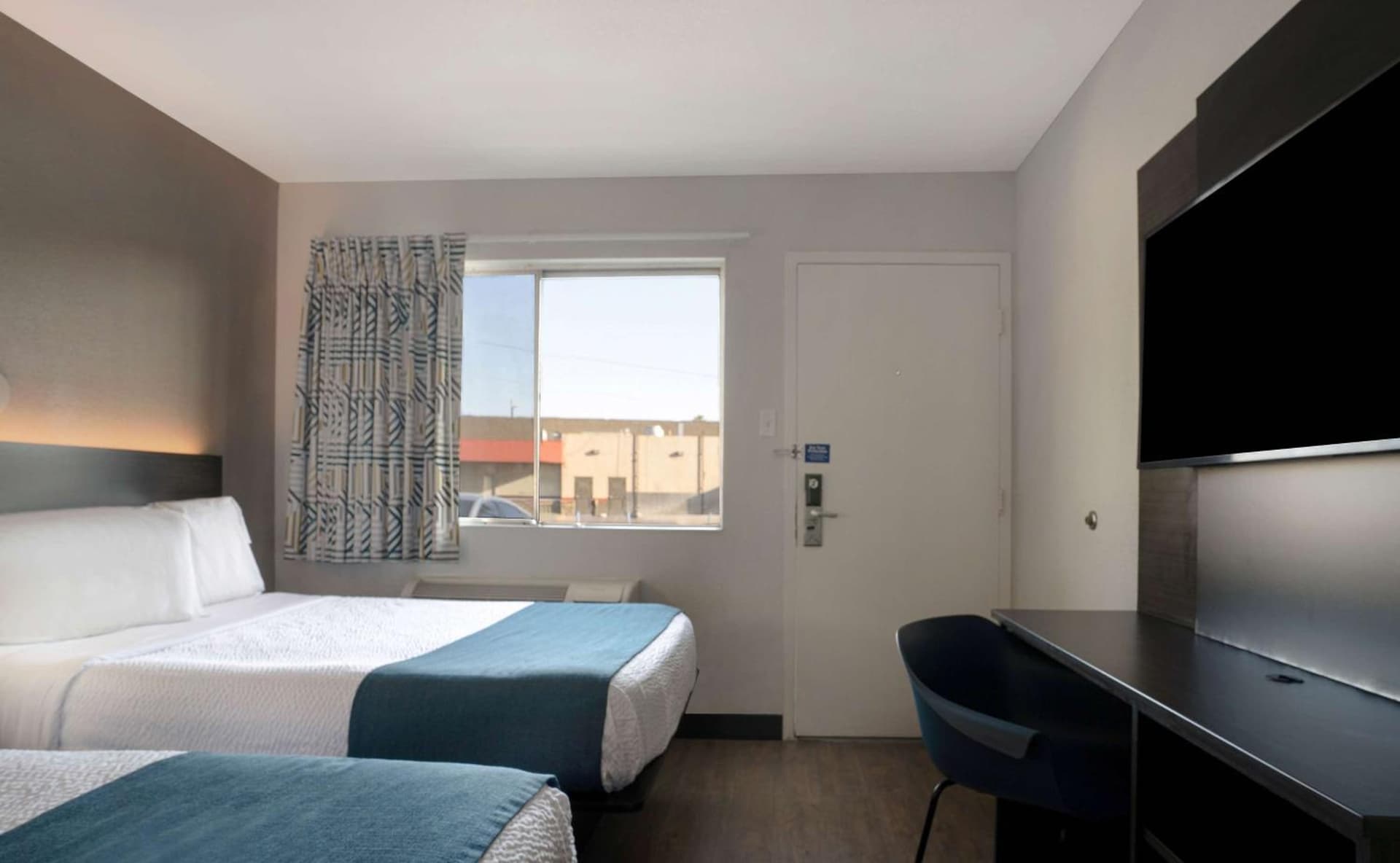 Motel 6-Bakersfield, CA - South gallery photo in Bakersfield, CA — image 36