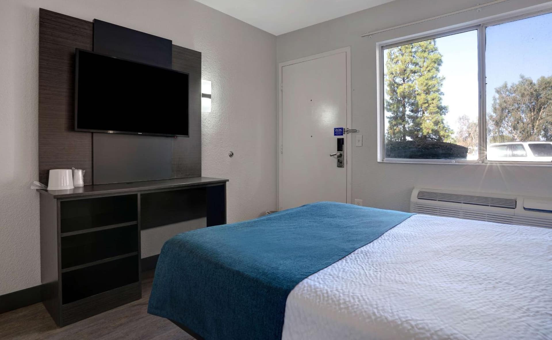 Motel 6-Bakersfield, CA - South gallery photo in Bakersfield, CA — image 53