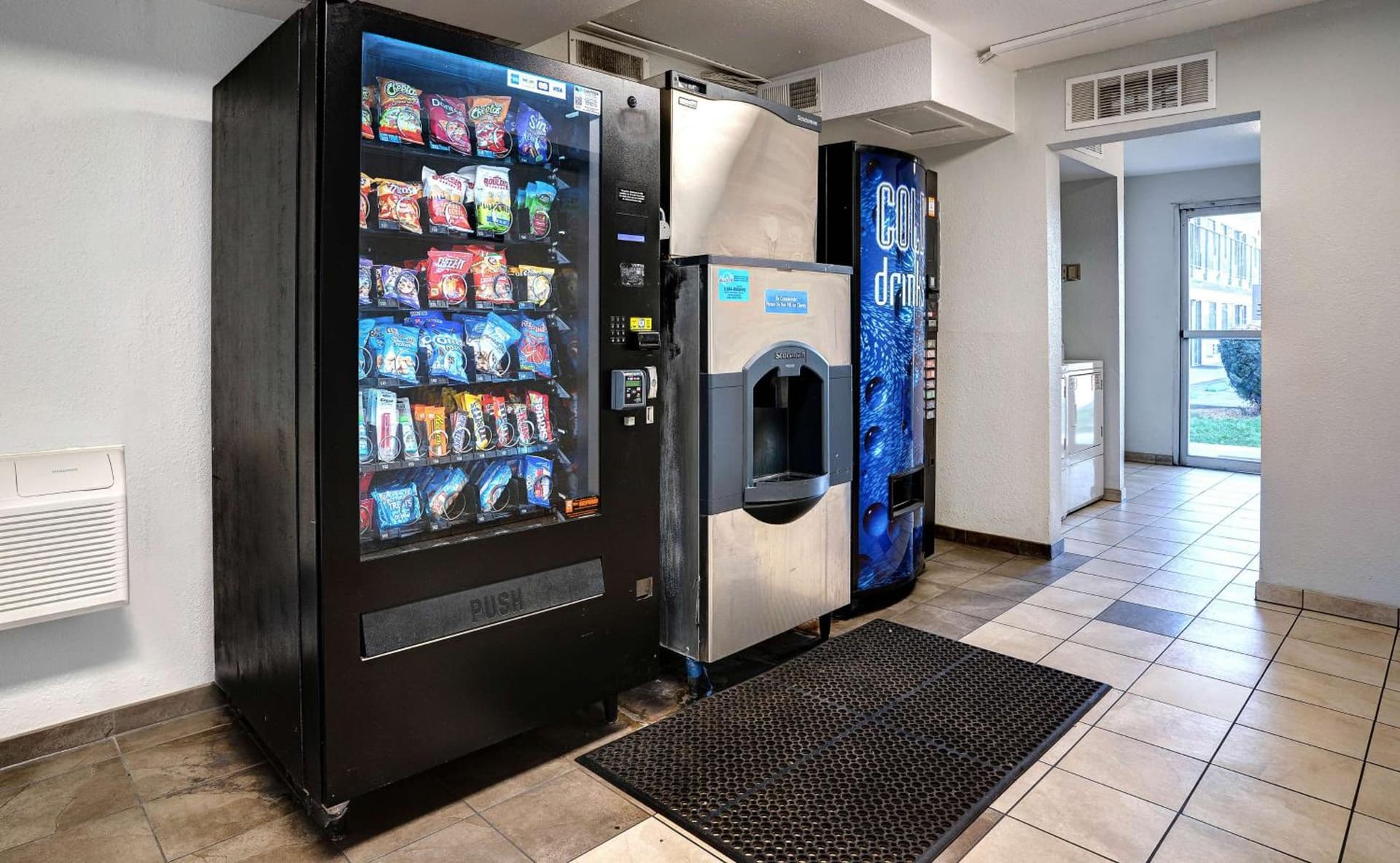 Motel 6-Bakersfield, CA - South gallery photo in Bakersfield, CA — image 65