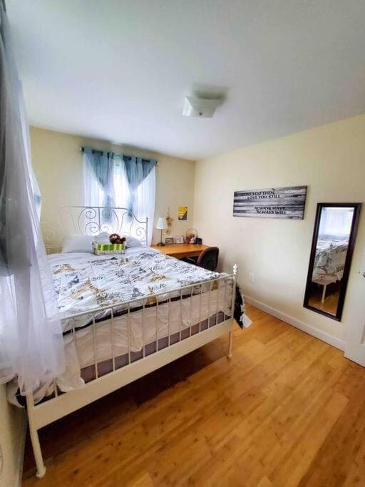 5 star Room/Close to town center and everything/5 min walk metro property views in Rockville, MD — gallery photo 3