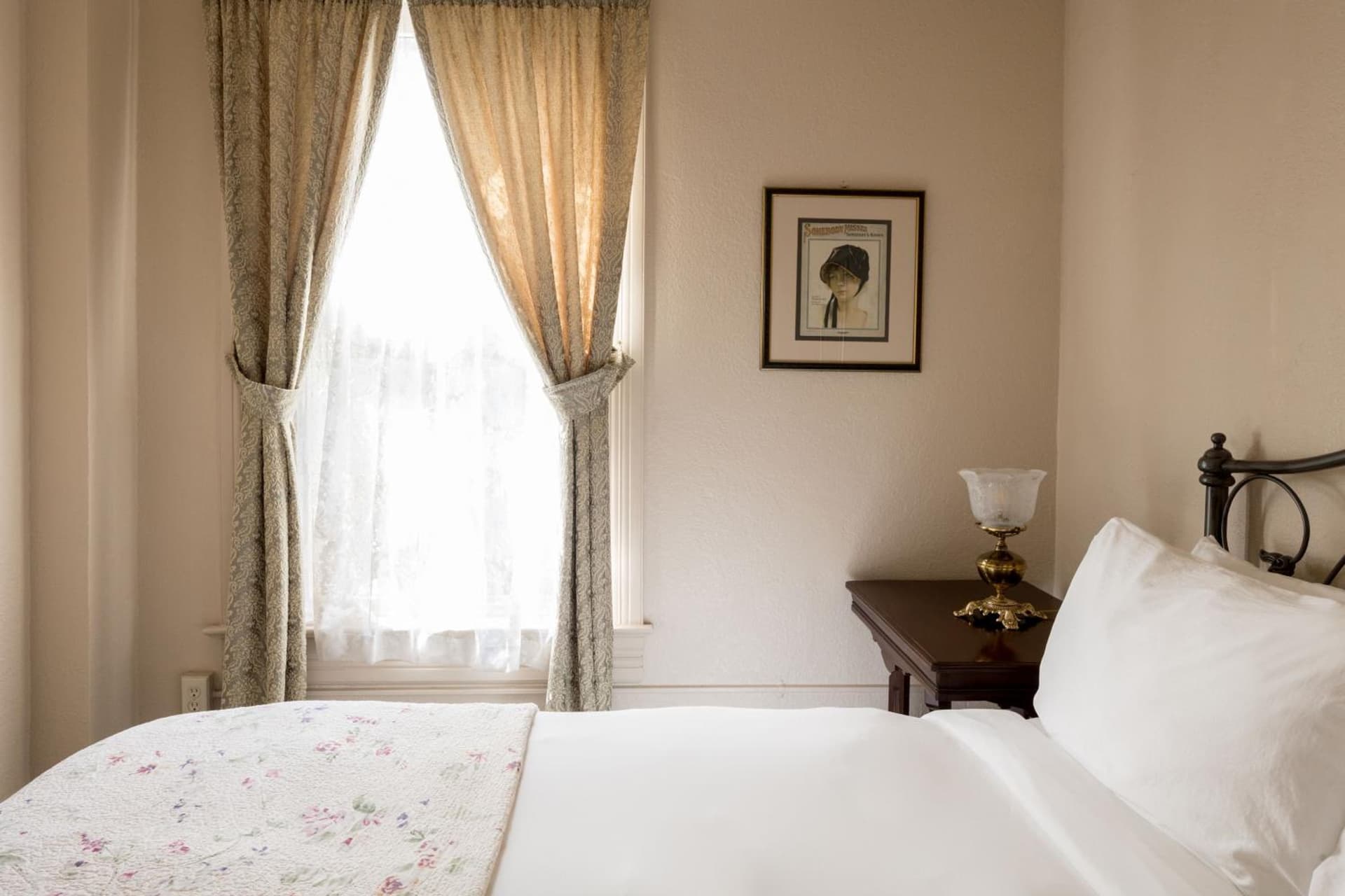 The Bishop Hotel property views in Port Townsend, WA — gallery photo 3