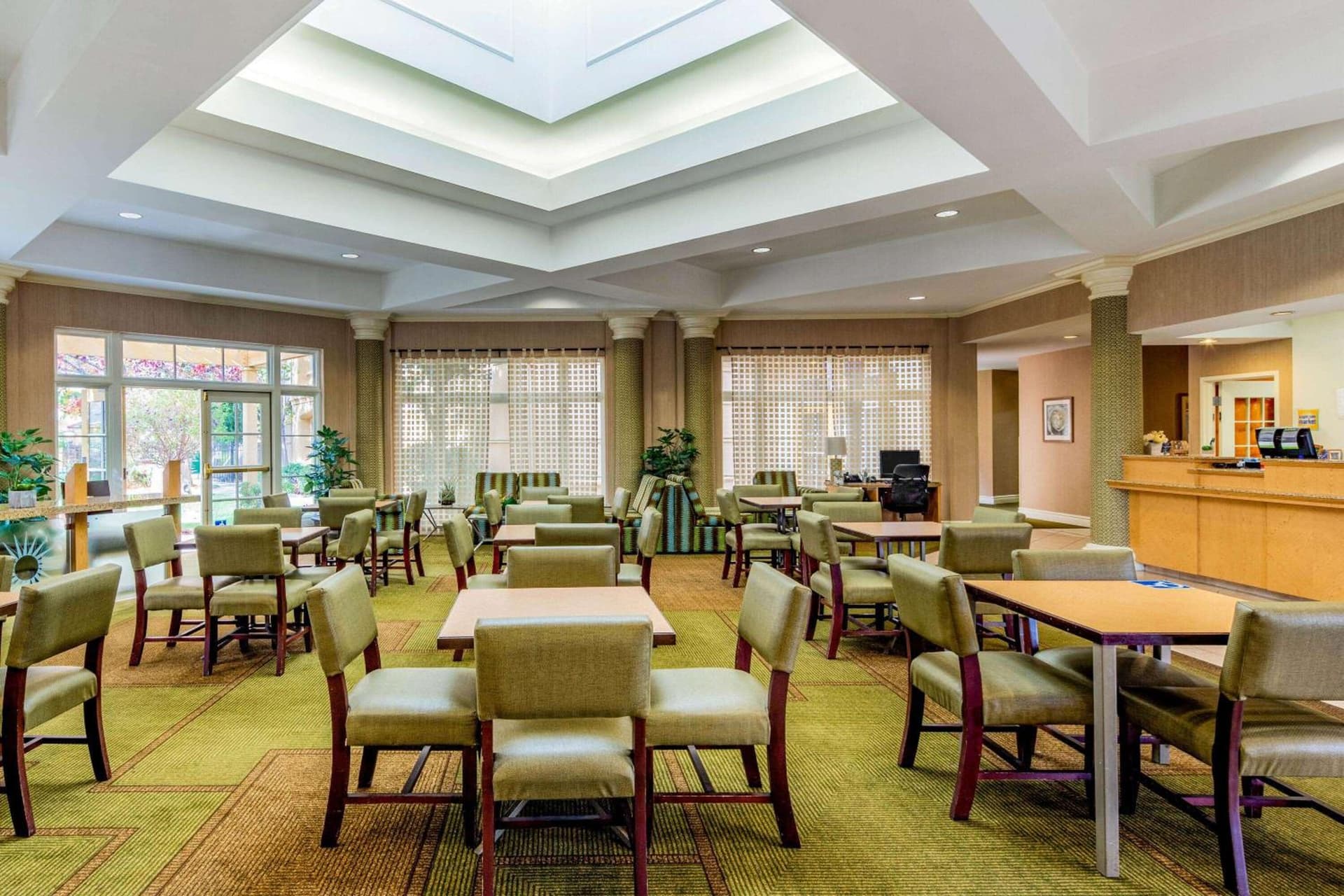 La Quinta Inn & Suites by Wyndham Fremont Silicon Valley interior in Fremont, CA — gallery photo 2