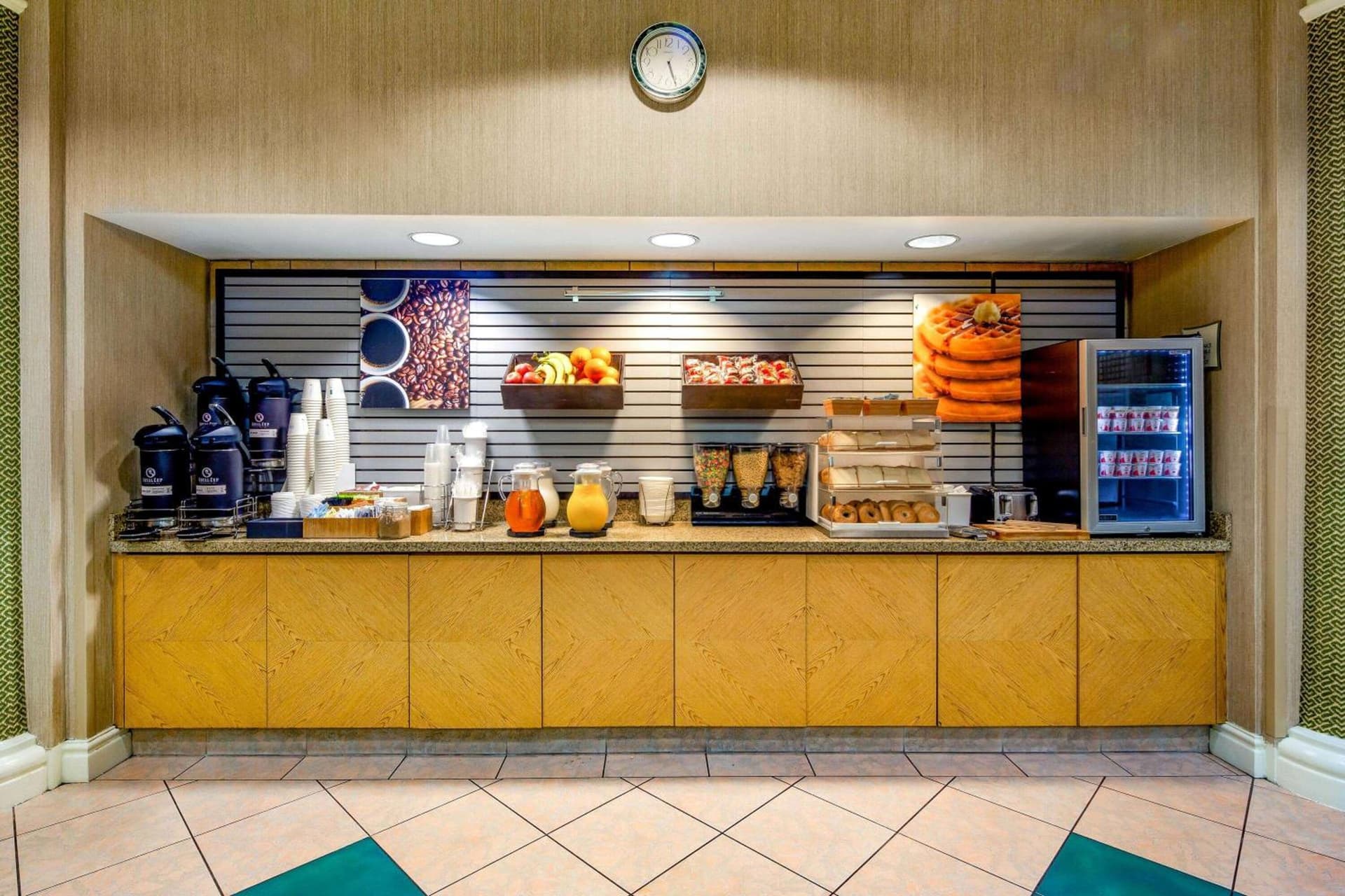 La Quinta Inn & Suites by Wyndham Fremont Silicon Valley property views in Fremont, CA — gallery photo 3