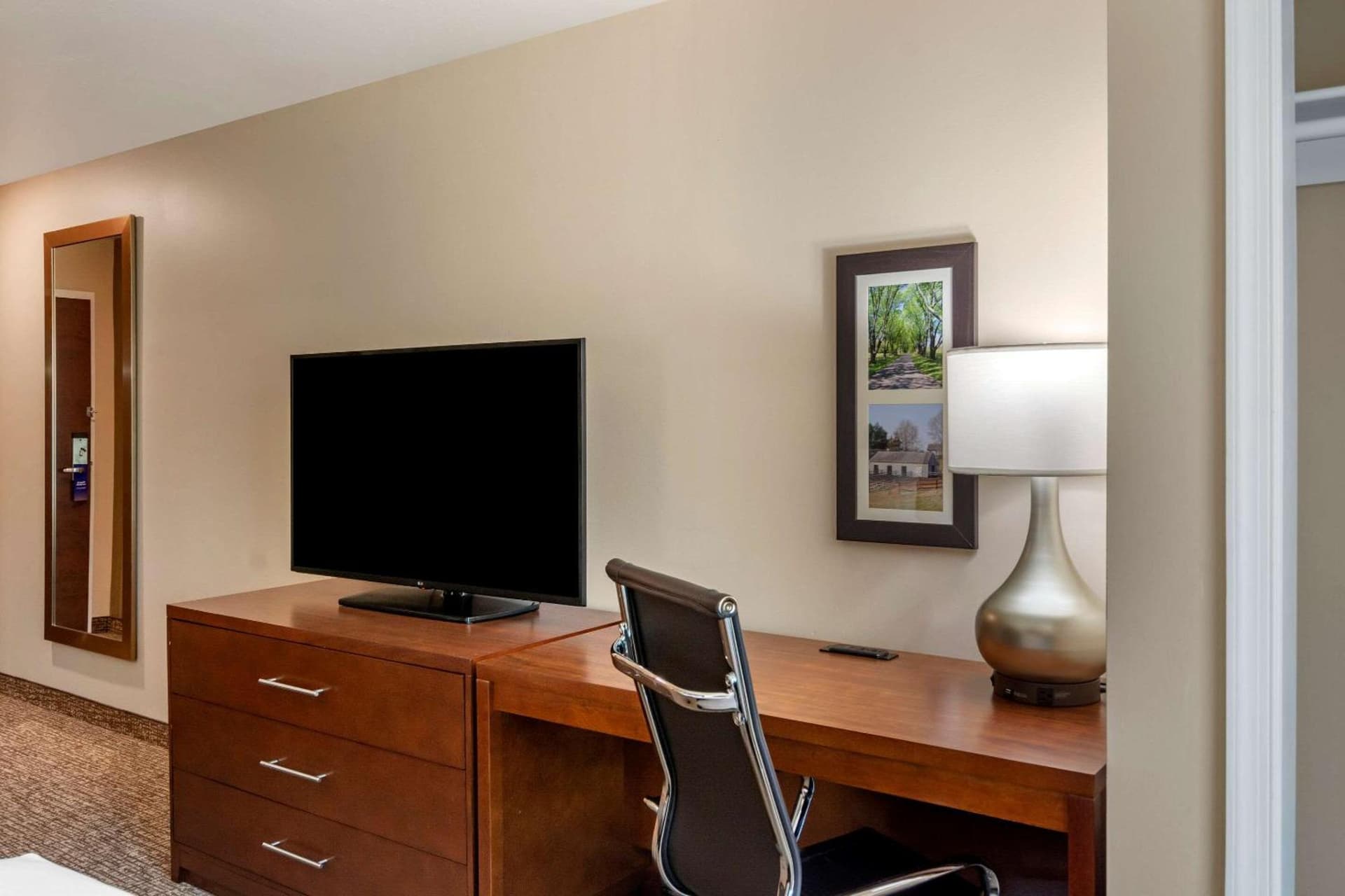 Comfort Inn & Suites Charlottesville Hollymead Town Center gallery photo in Charlottesville, VA — image 10