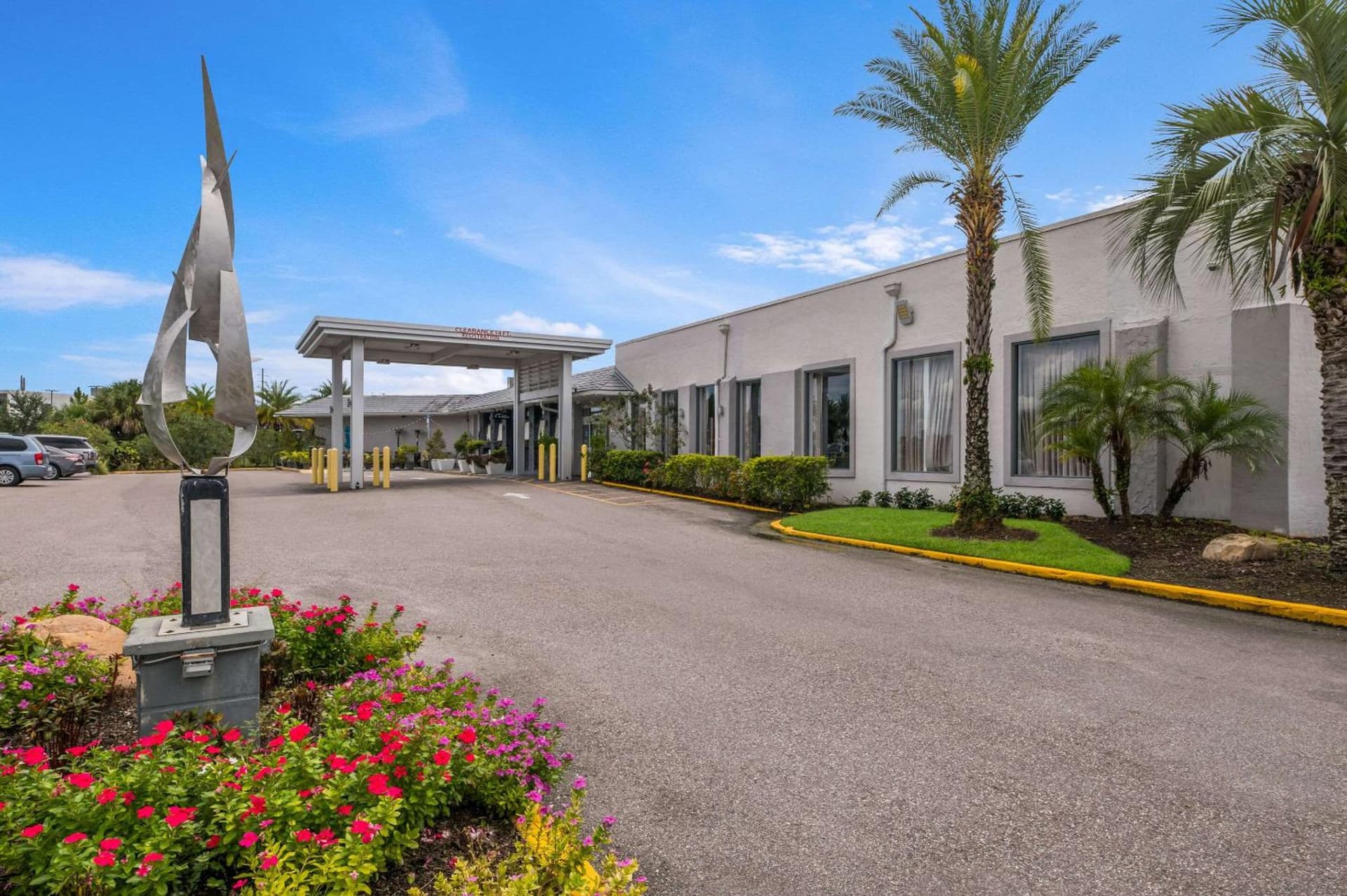 Clarion Inn & Suites Across From Universal Orlando Resort featured exterior or lobby in Orlando, FL — similar hotel