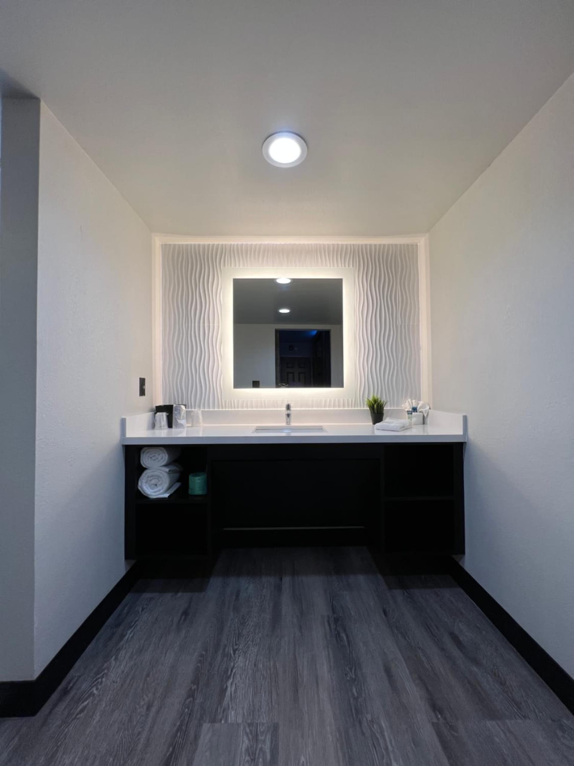 Imperial Suites, Adults Only gallery photo in Jackson, MS — image 67