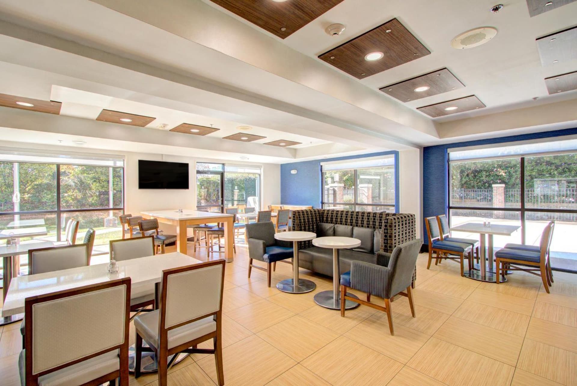 Holiday Inn Express & Suites Charlotte-Concord-I-85 by IHG gallery photo in Concord, NC — image 11