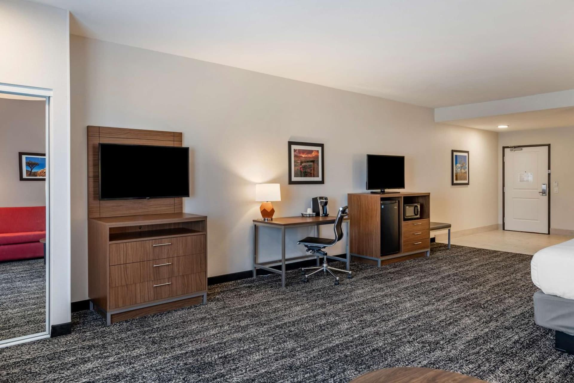 Best Western Plus Coachella Valley Inn & Suites gallery photo in Cathedral City, CA — image 4